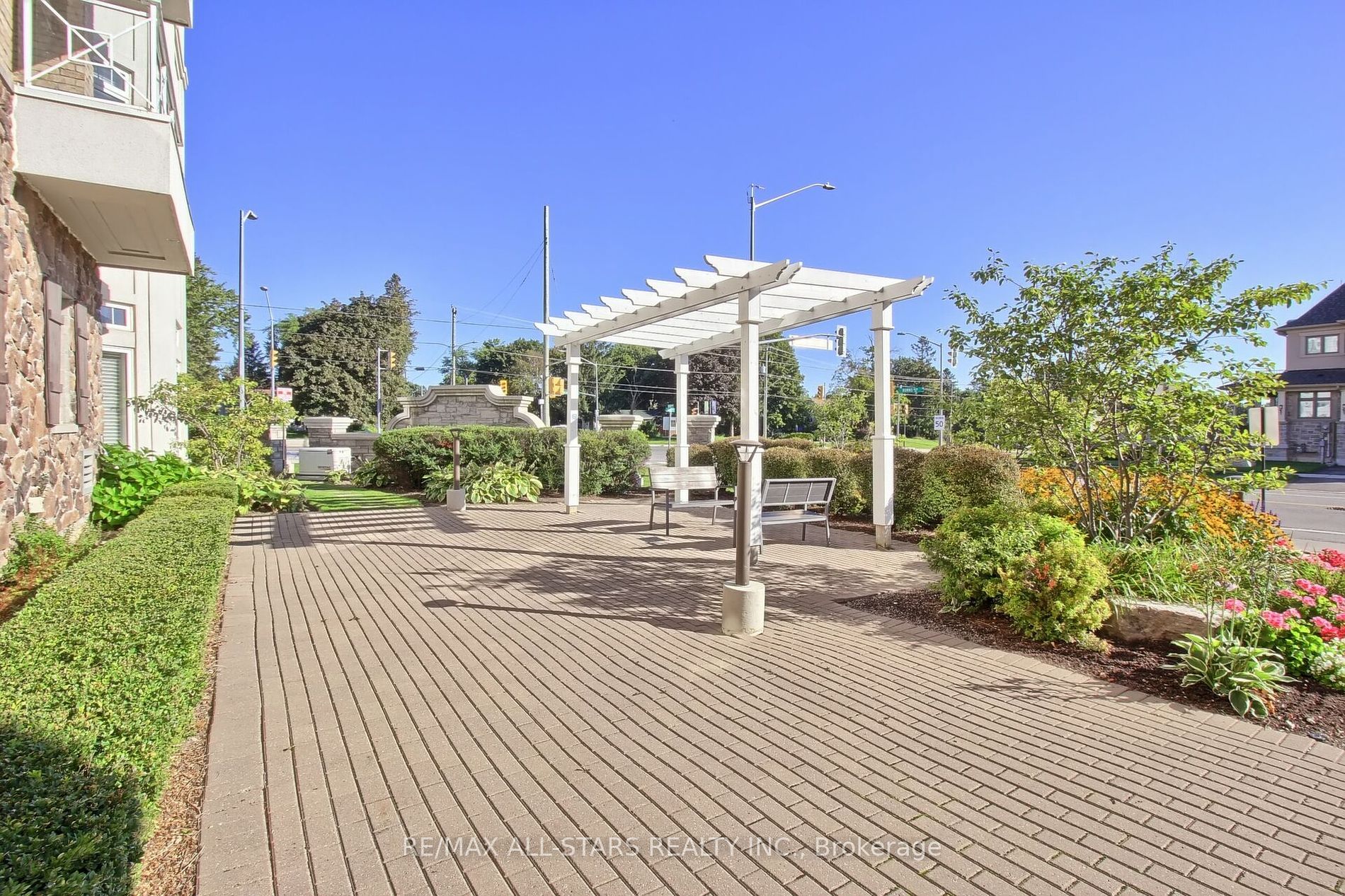 80 Burns Blvd, #208
