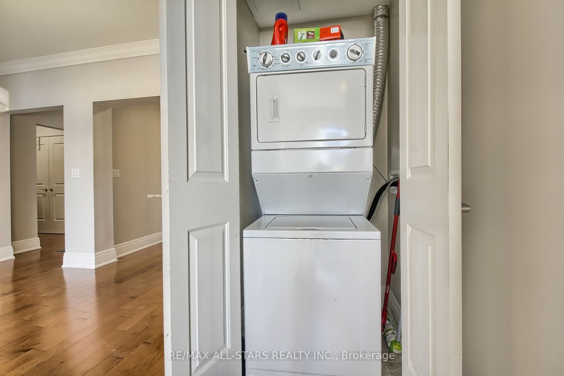 80 Burns Blvd, #208