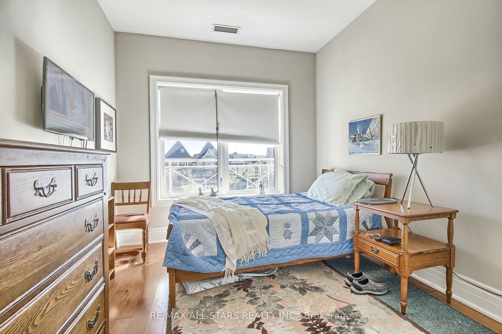 80 Burns Blvd, #208