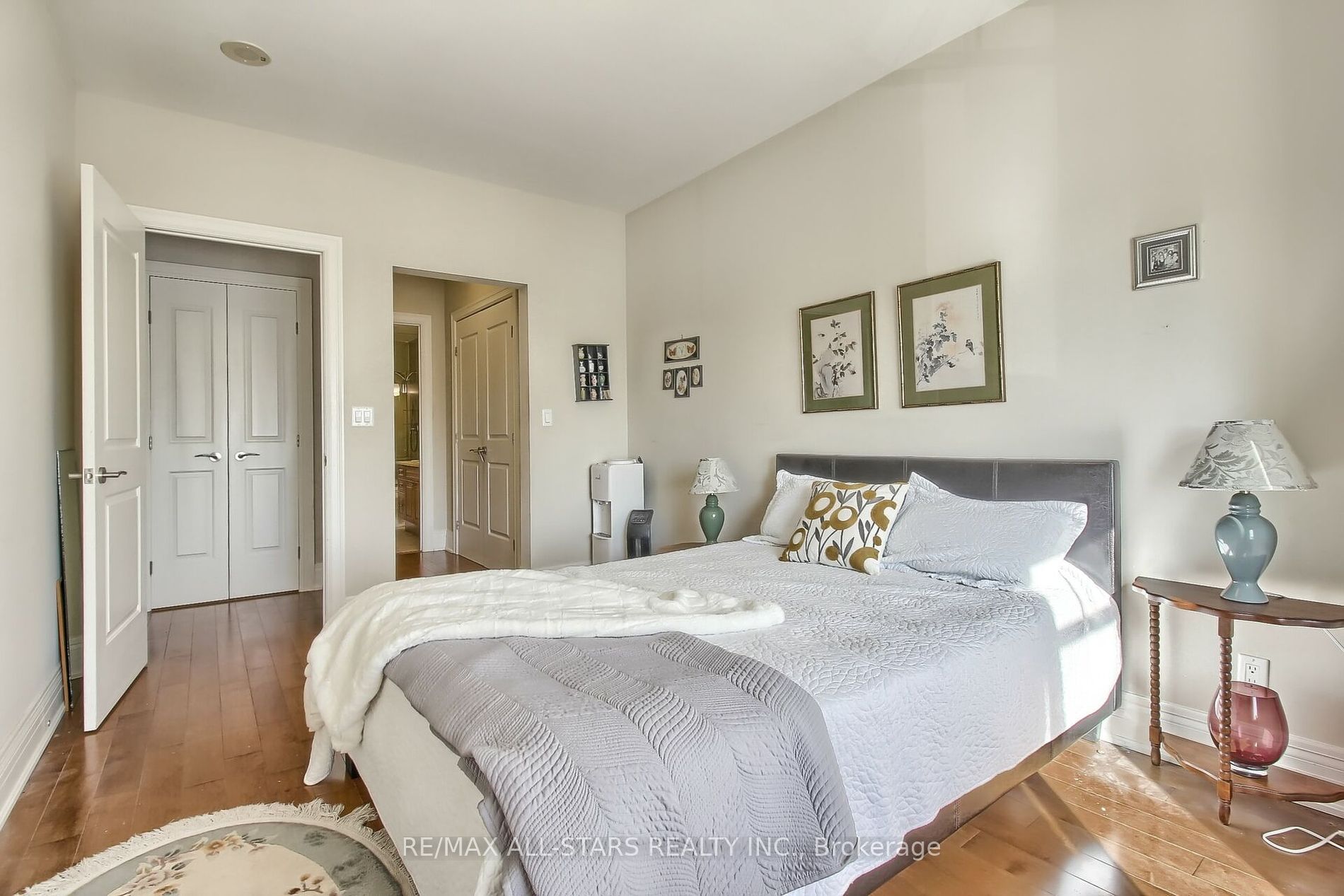 80 Burns Blvd, #208