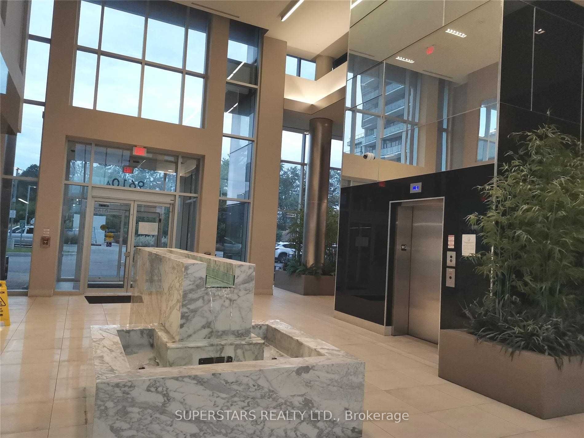 9608 Yonge St, #1105