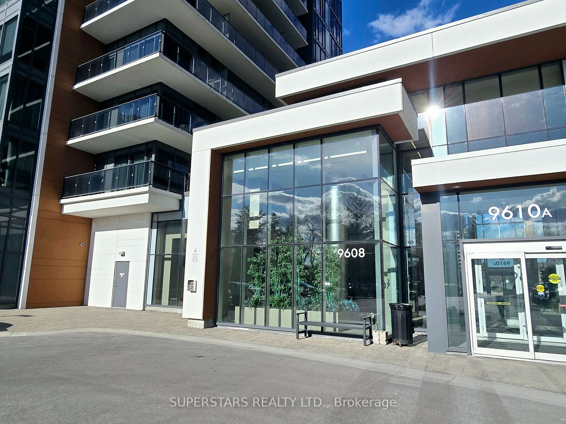 9608 Yonge St, #1105