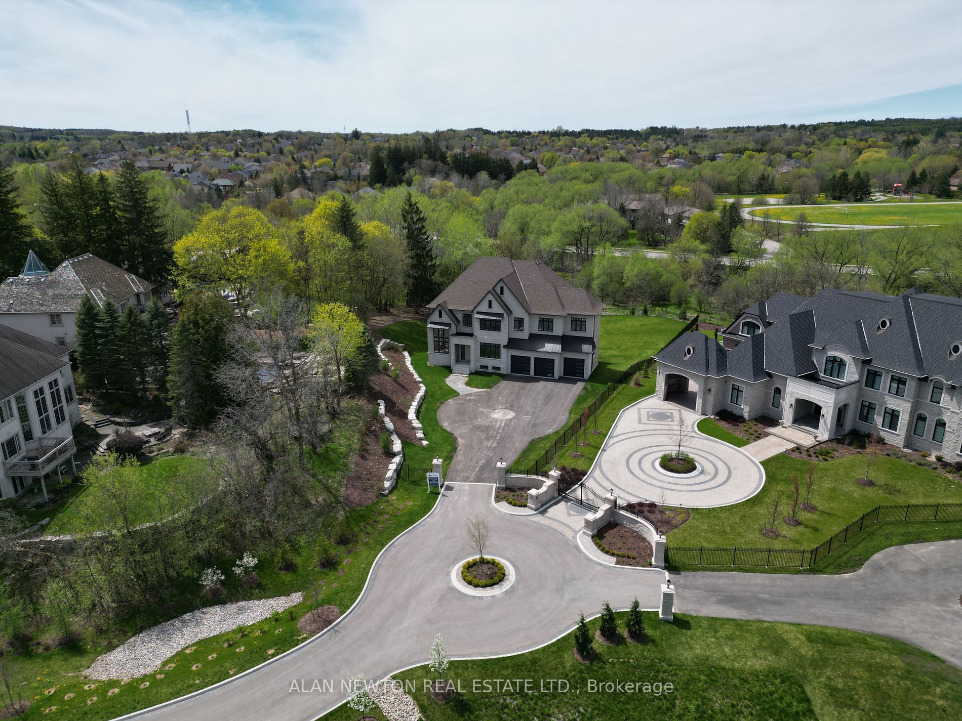 196 Kennedy St W