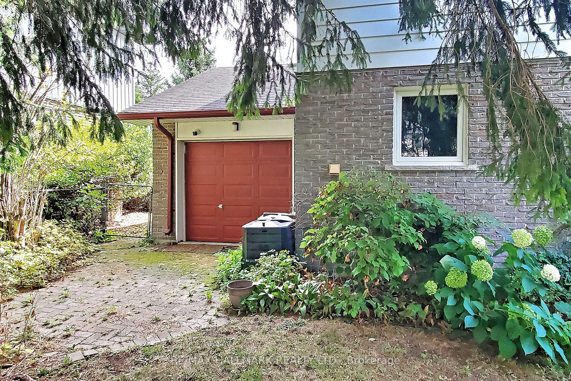 10 Hawthorne Lane