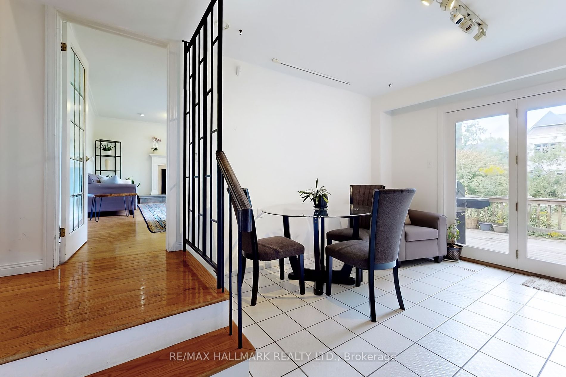 10 Hawthorne Lane