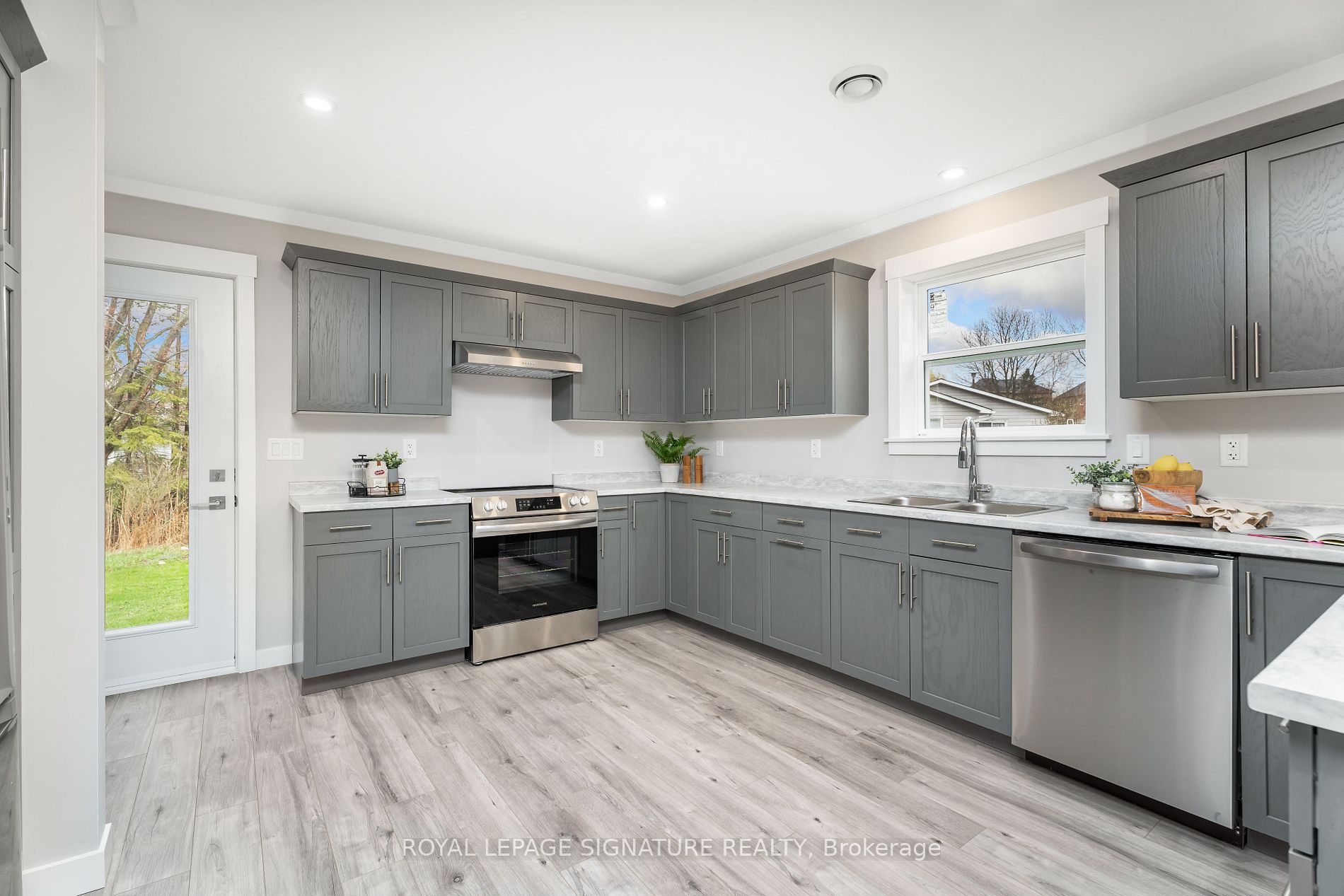 16 Briarwood Place