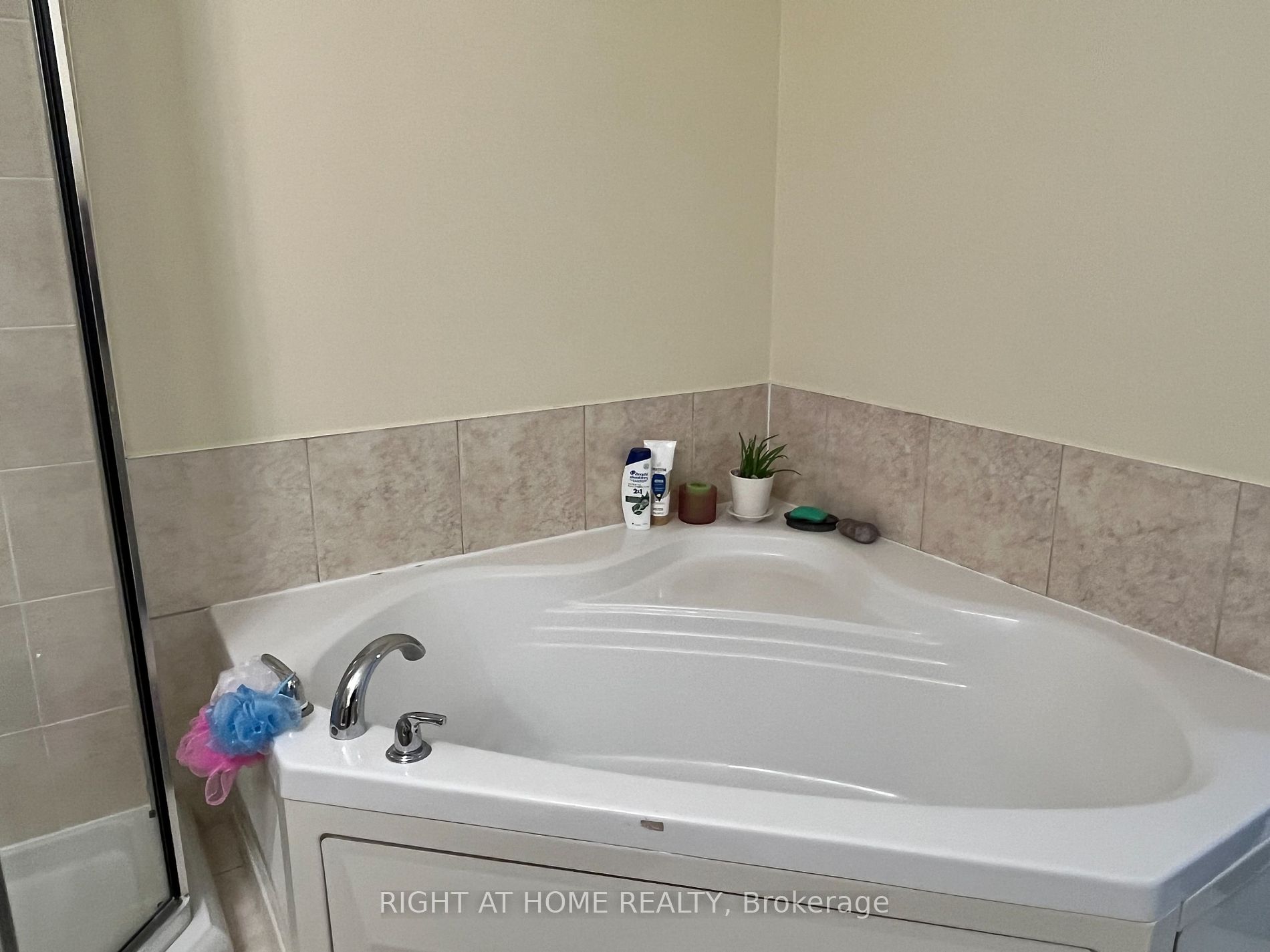 11121 Yonge Street, ## 602