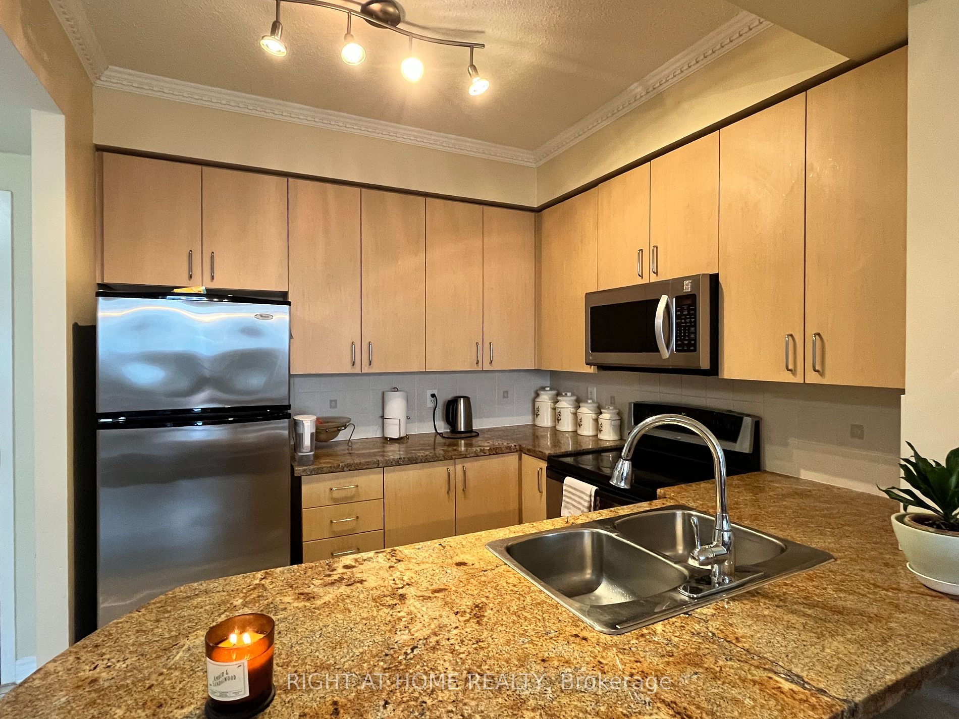 11121 Yonge Street, ## 602
