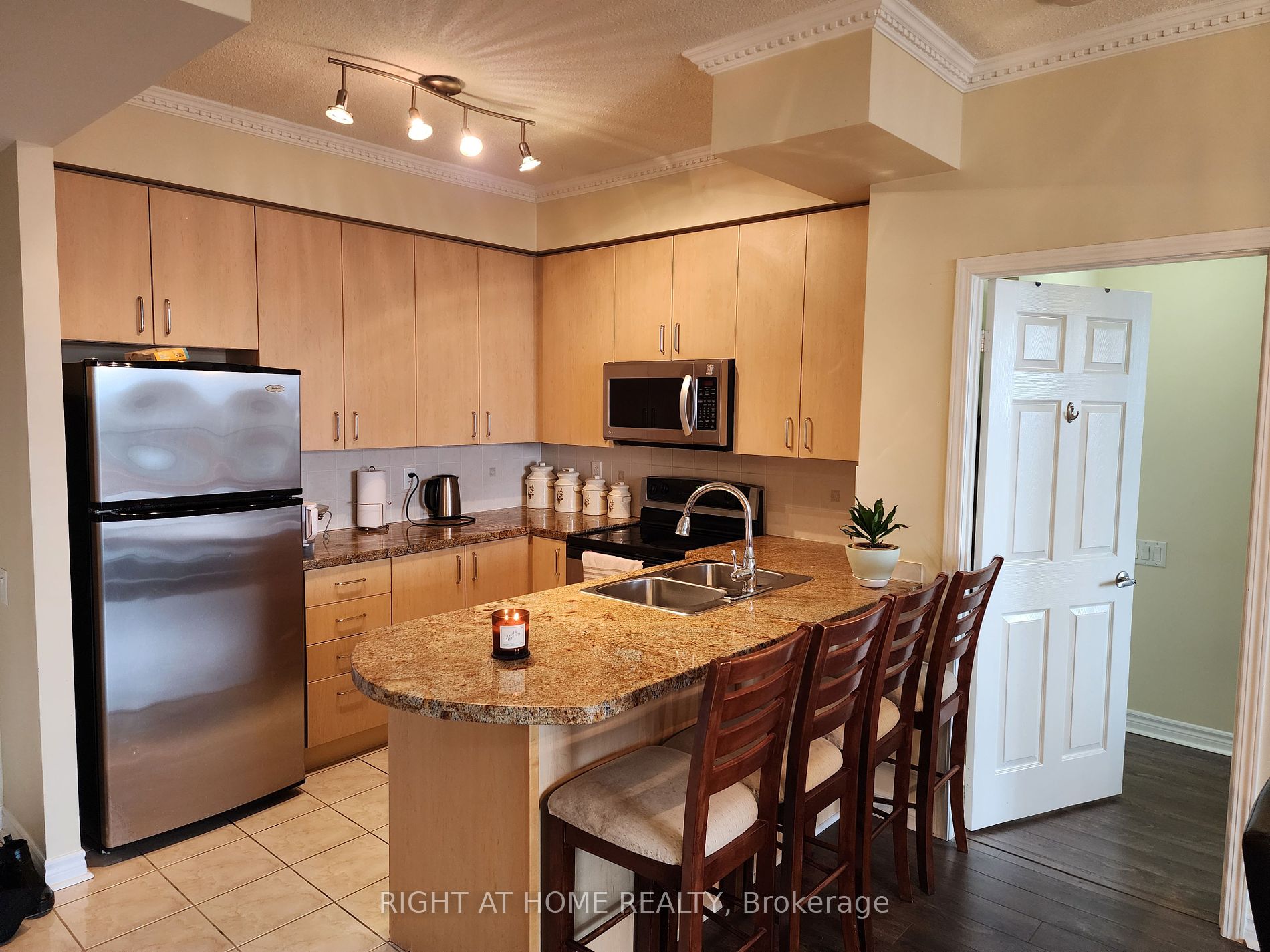 11121 Yonge Street, ## 602