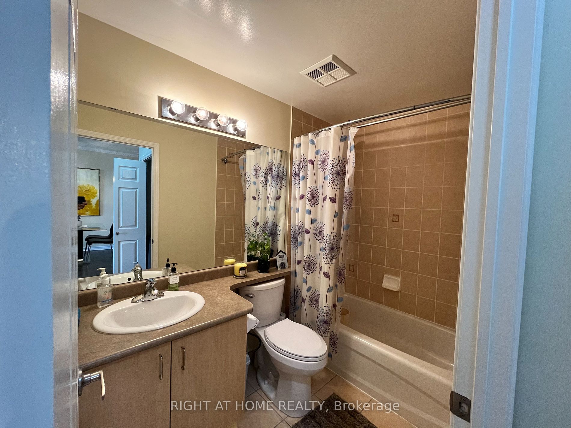 11121 Yonge Street, ## 602