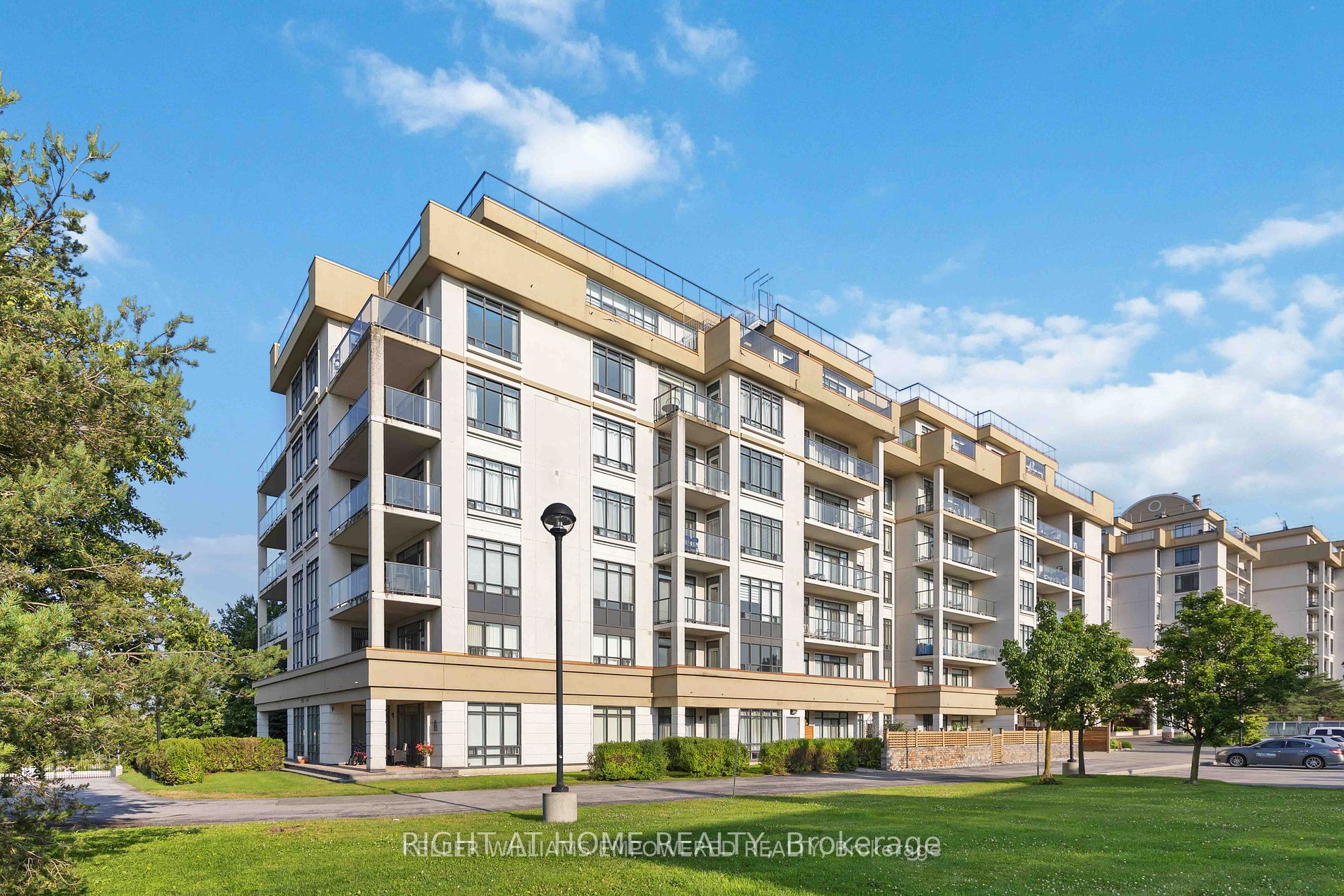 11121 Yonge Street, ## 602