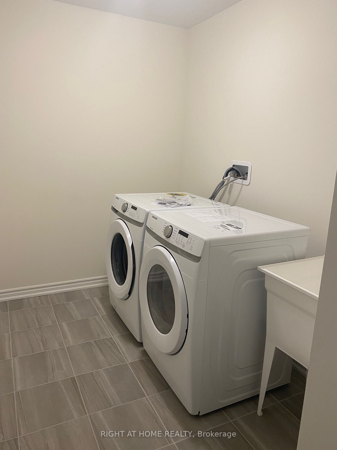 2250 Grainger Loop