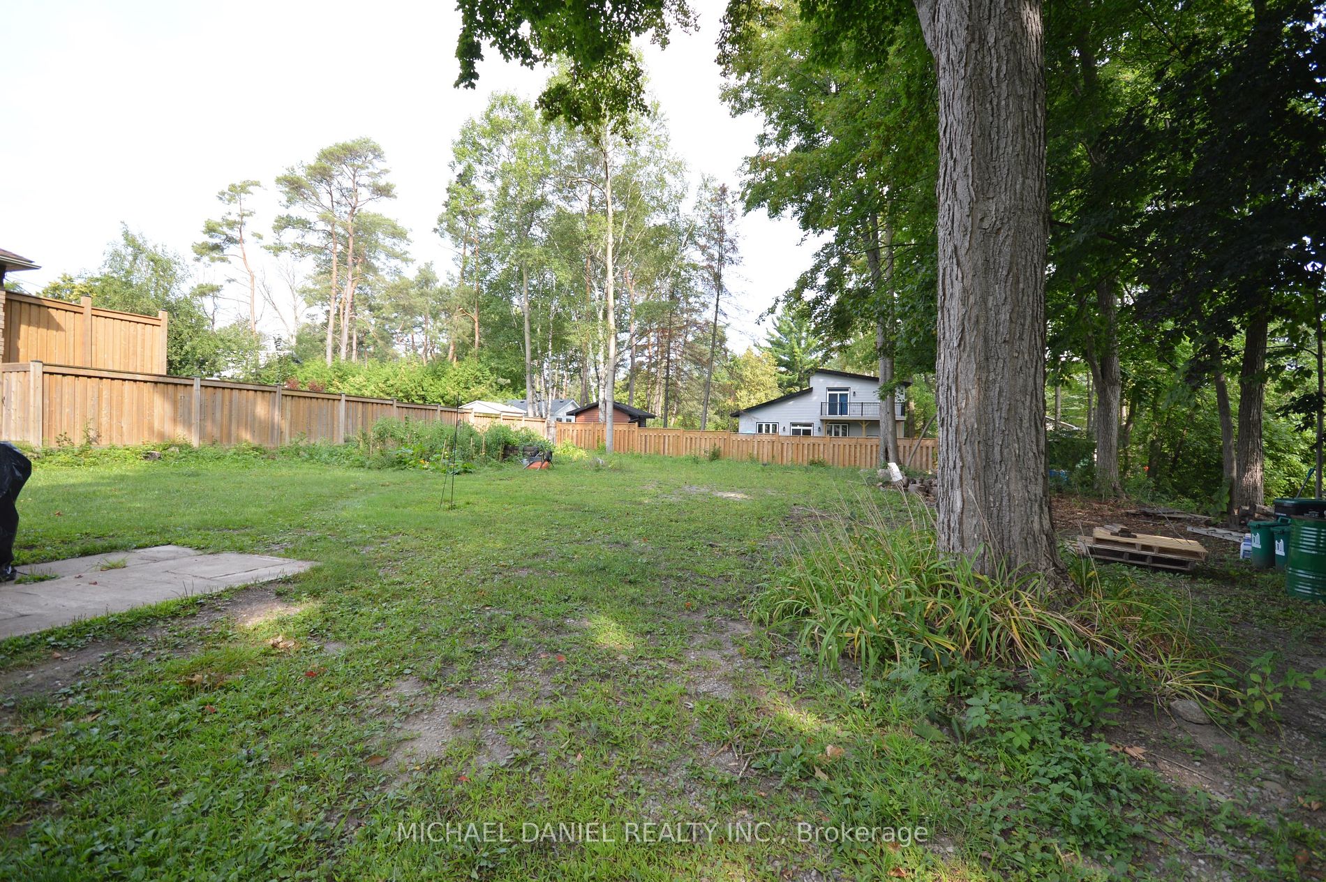 882 Kennedy Rd