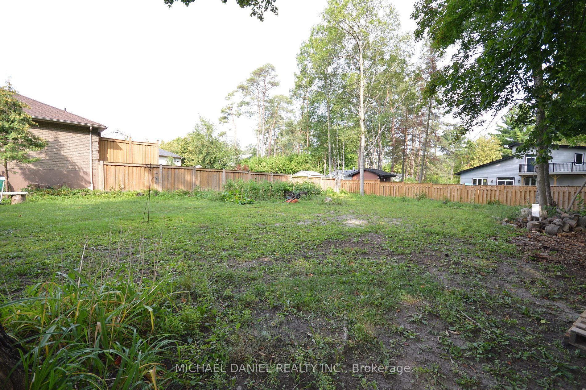 882 Kennedy Rd