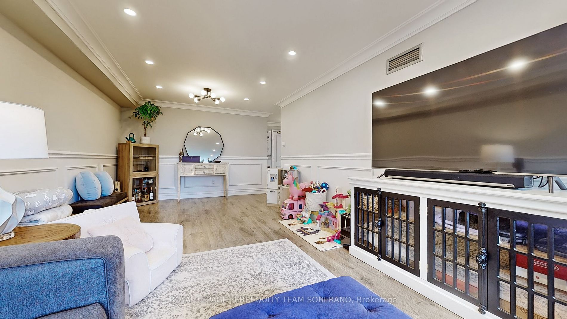 7 Townsgate Dr, #312