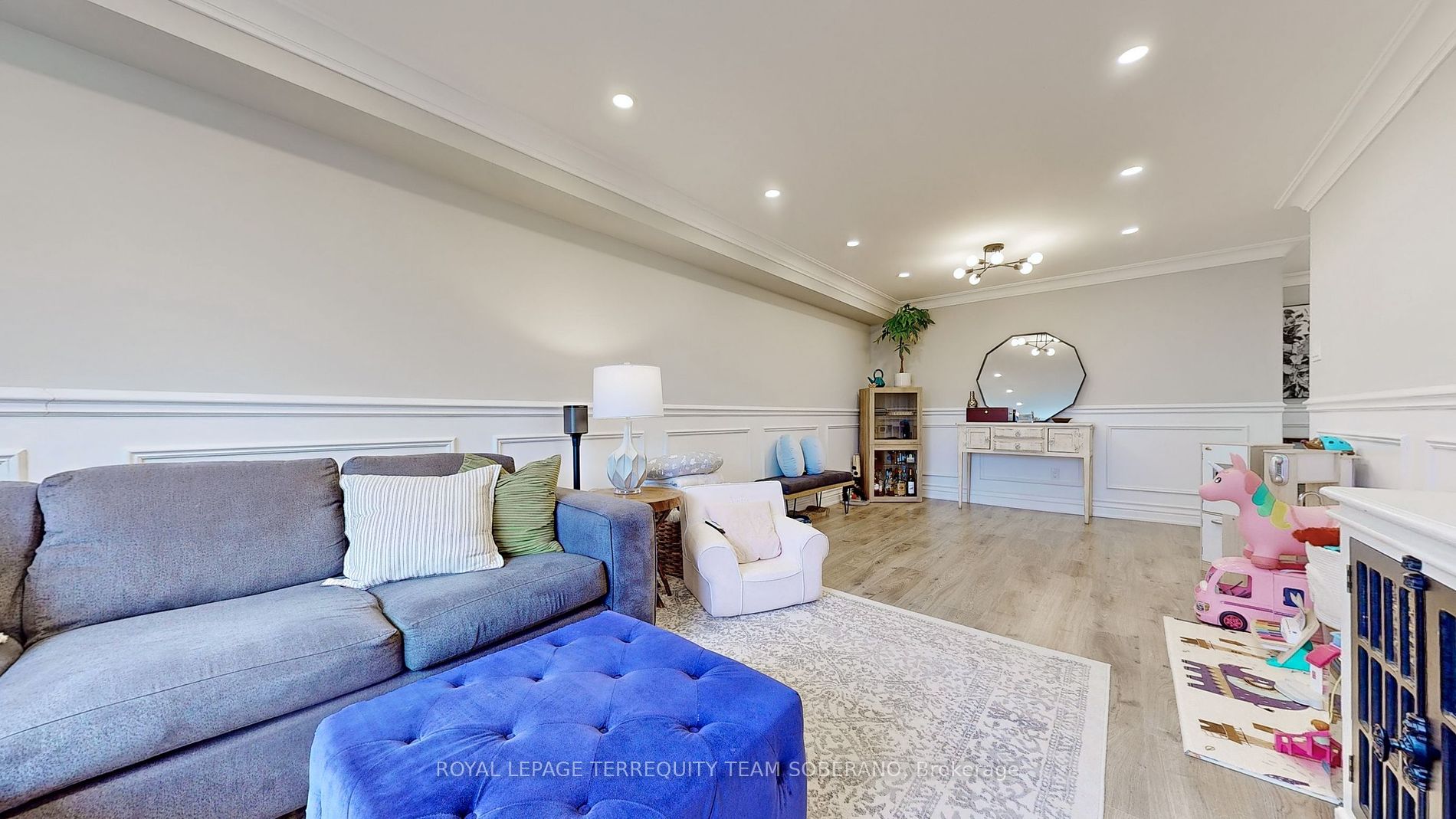7 Townsgate Dr, #312