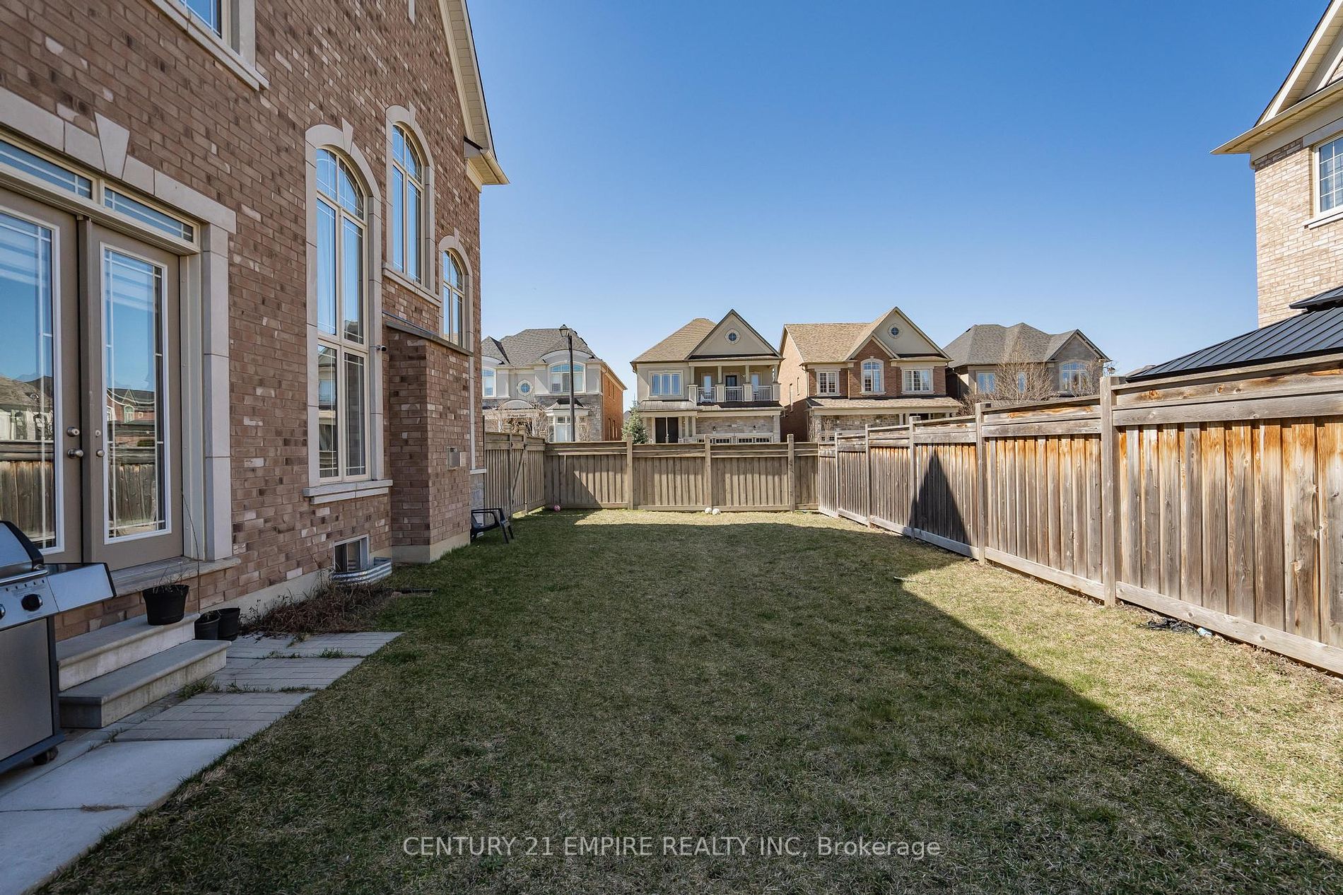 125 Chesney Crescent