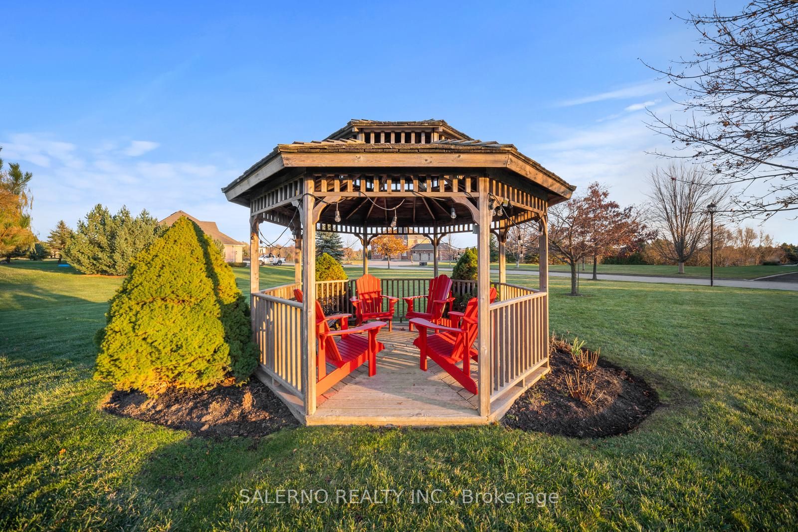 10 Farmcrest Court