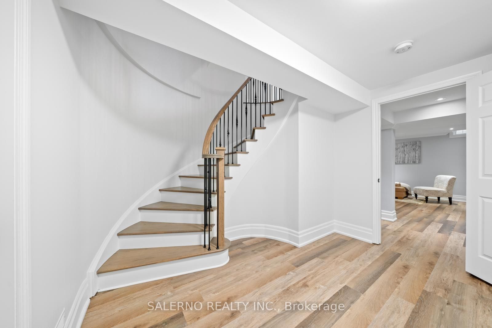 10 Farmcrest Court