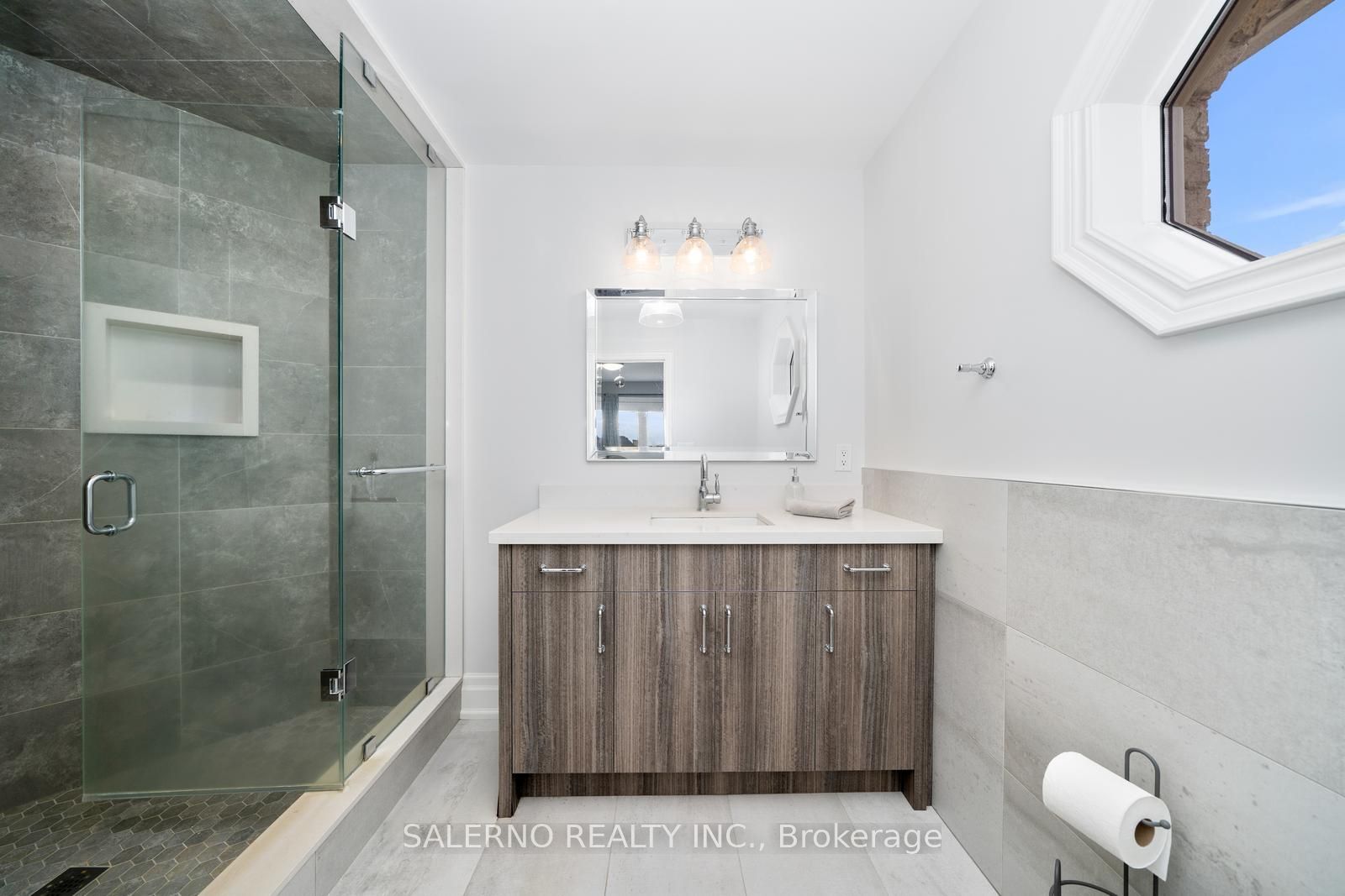 10 Farmcrest Court