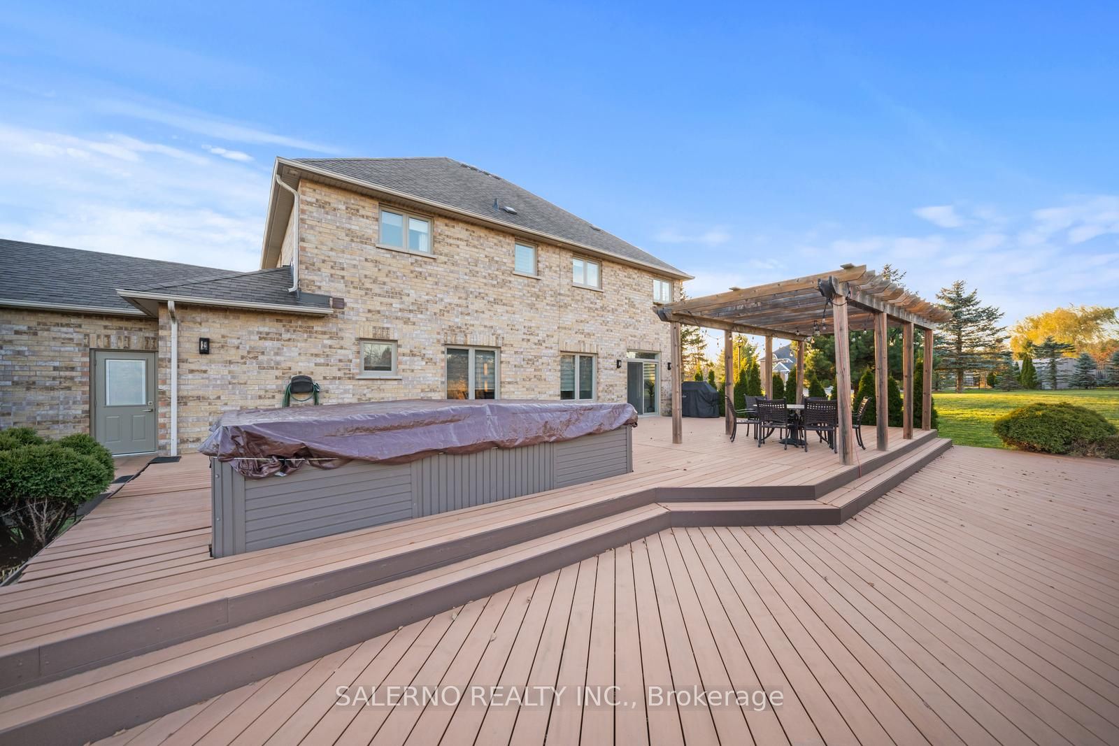 10 Farmcrest Court