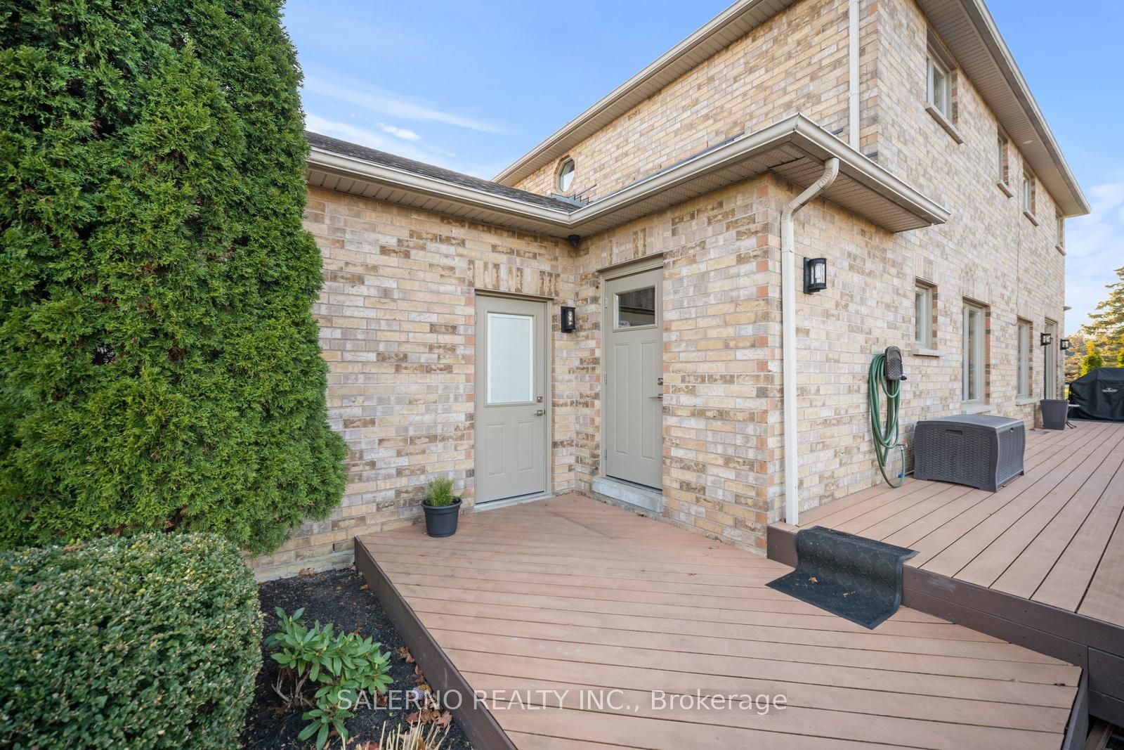 10 Farmcrest Court