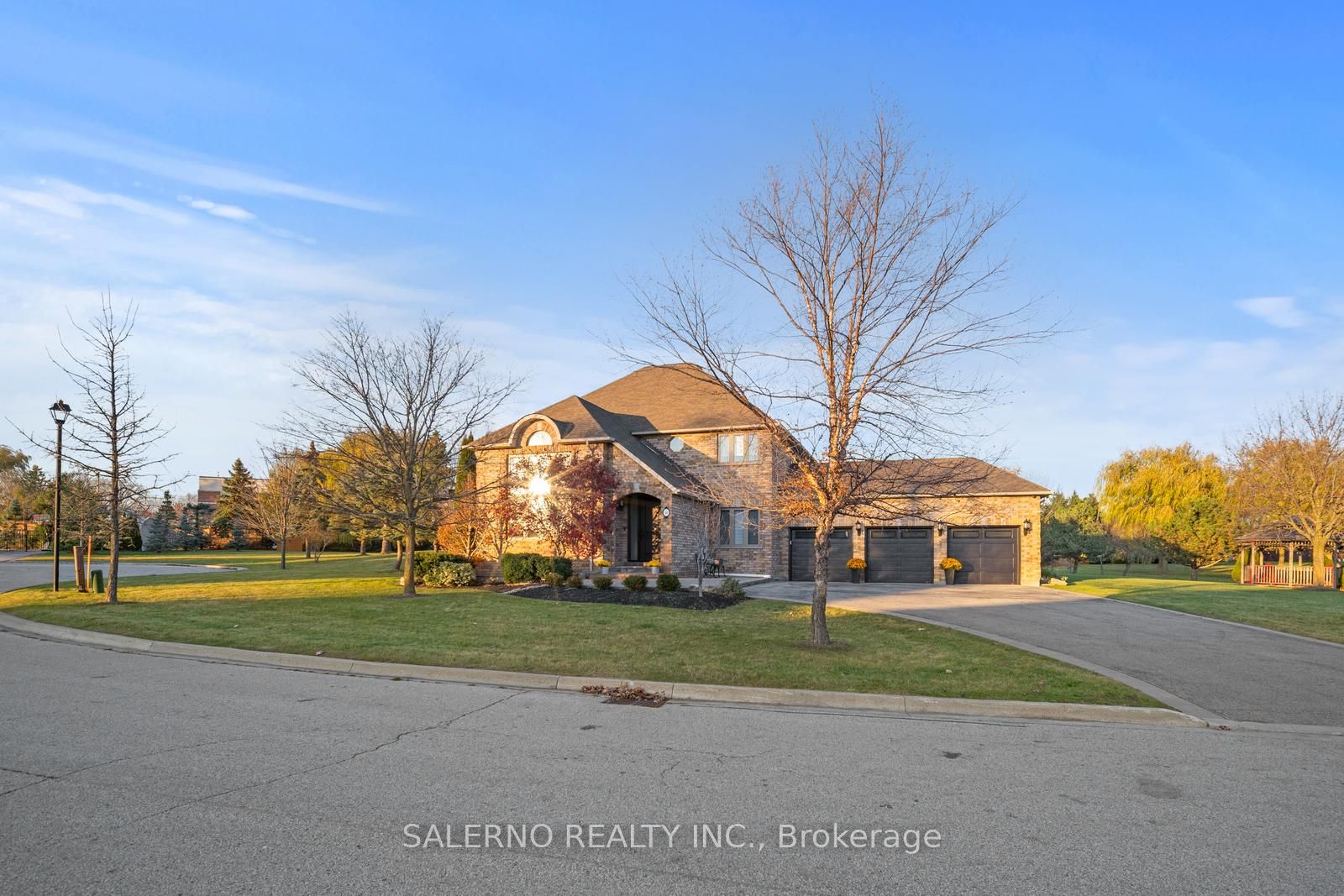 10 Farmcrest Court