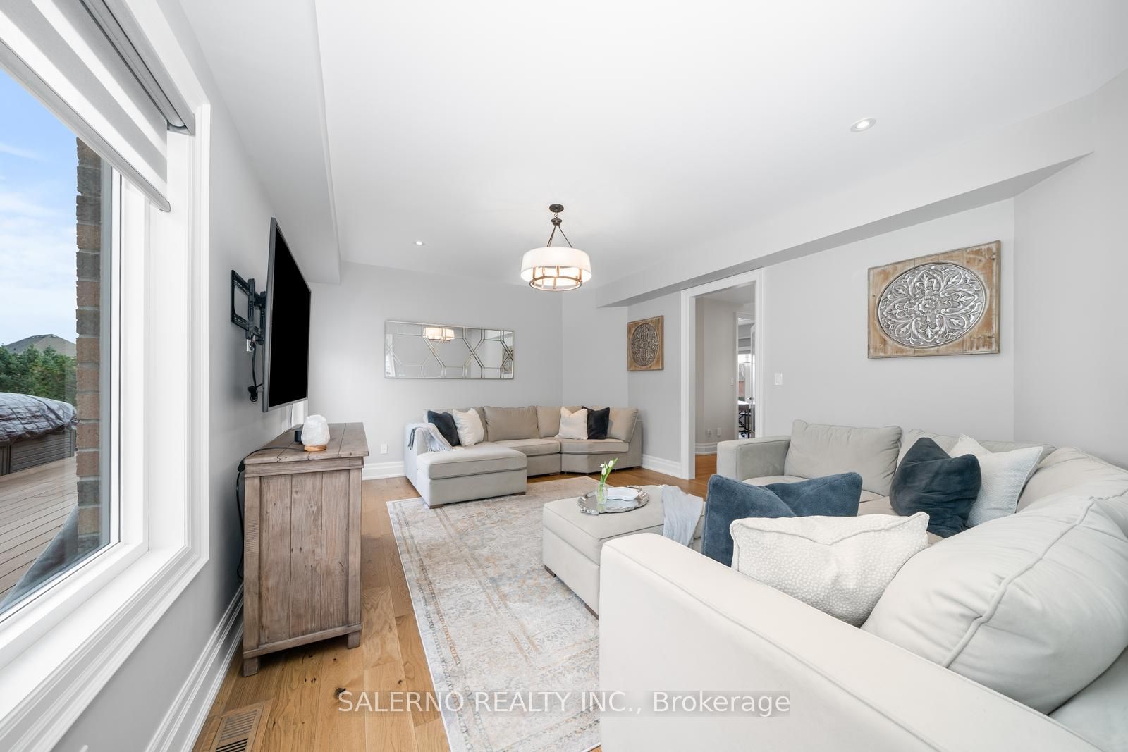 10 Farmcrest Court