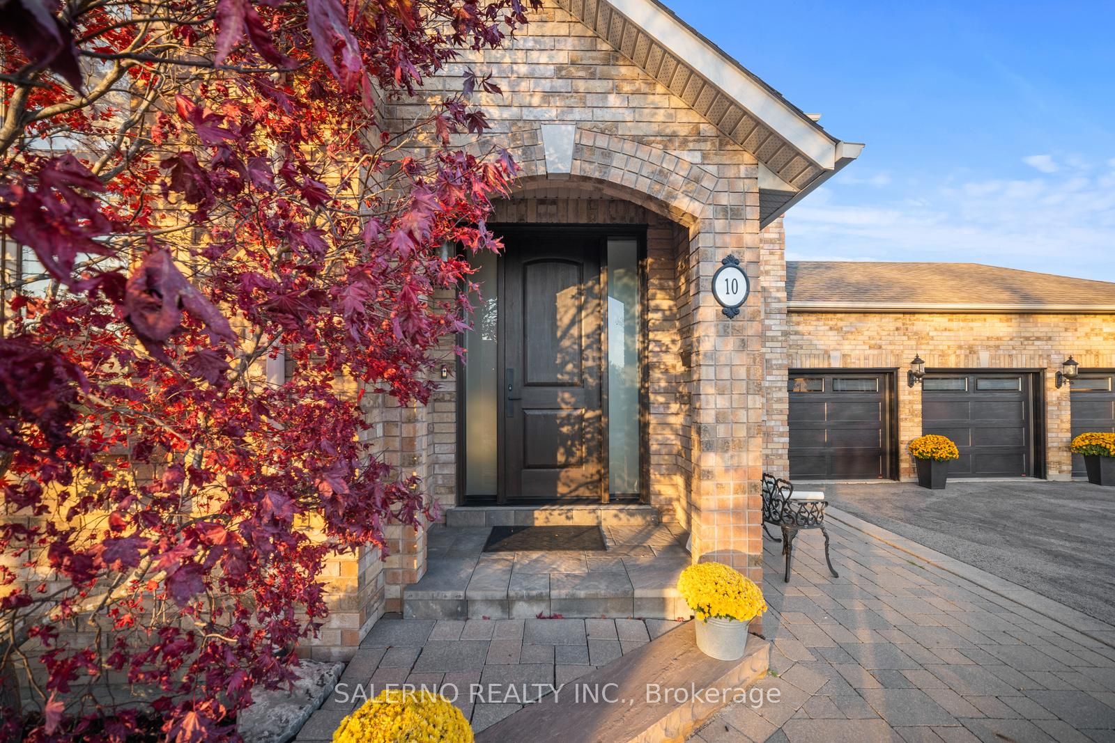 10 Farmcrest Court