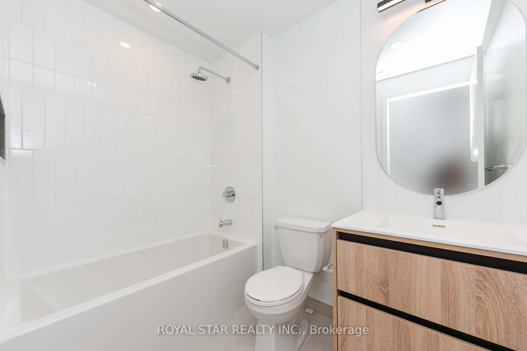 7950 Bathurst Street, #2011