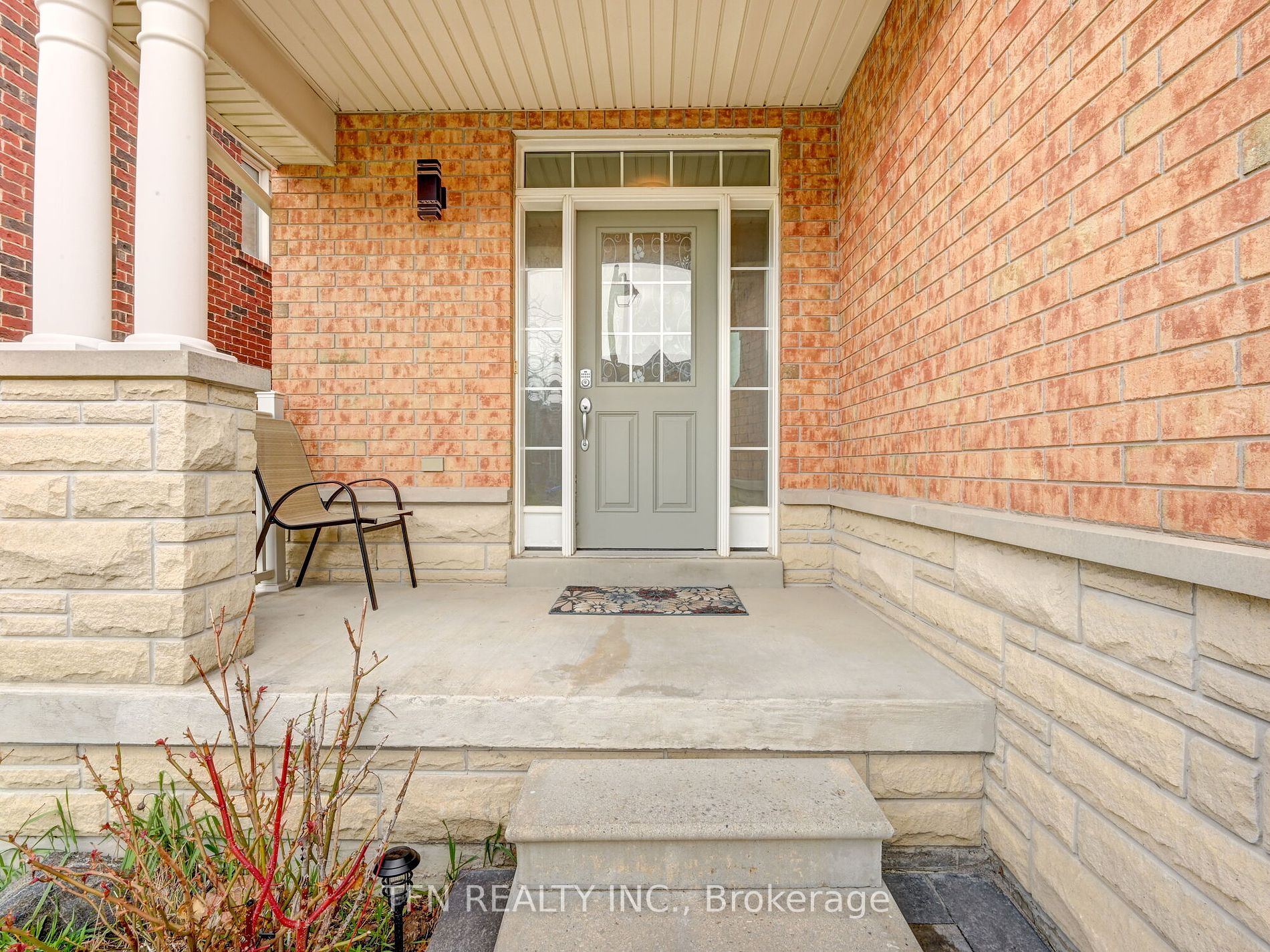 42 Corwin Dr