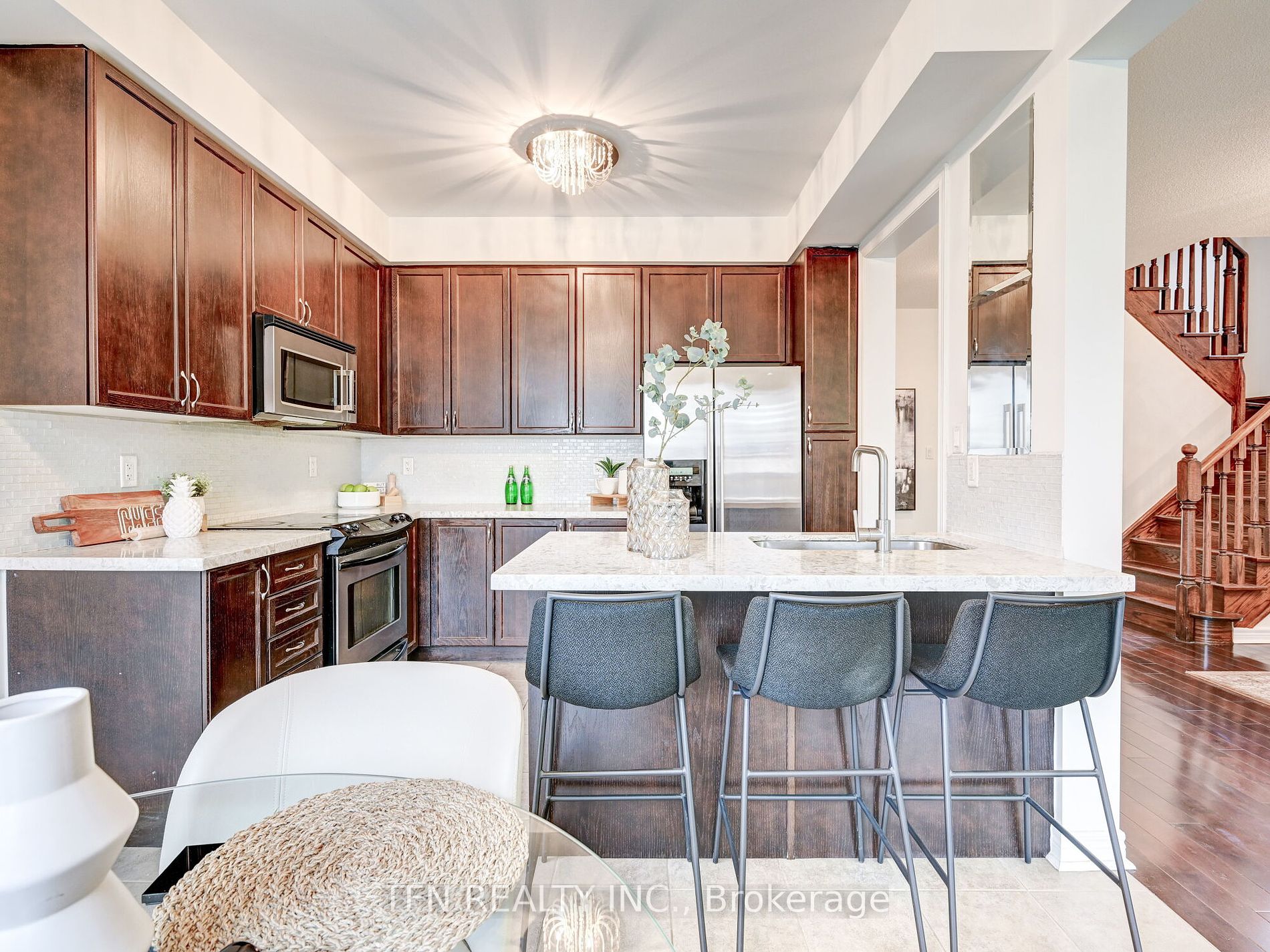42 Corwin Dr