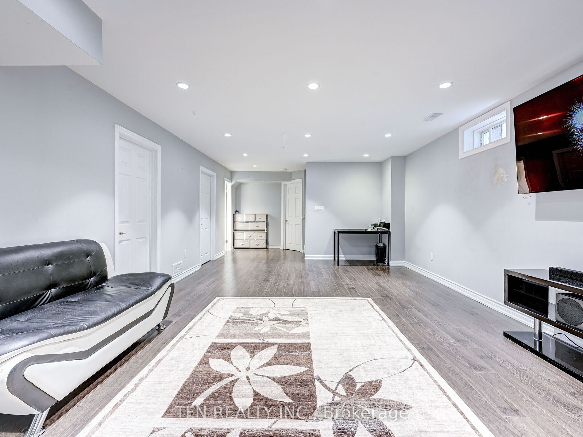 42 Corwin Dr