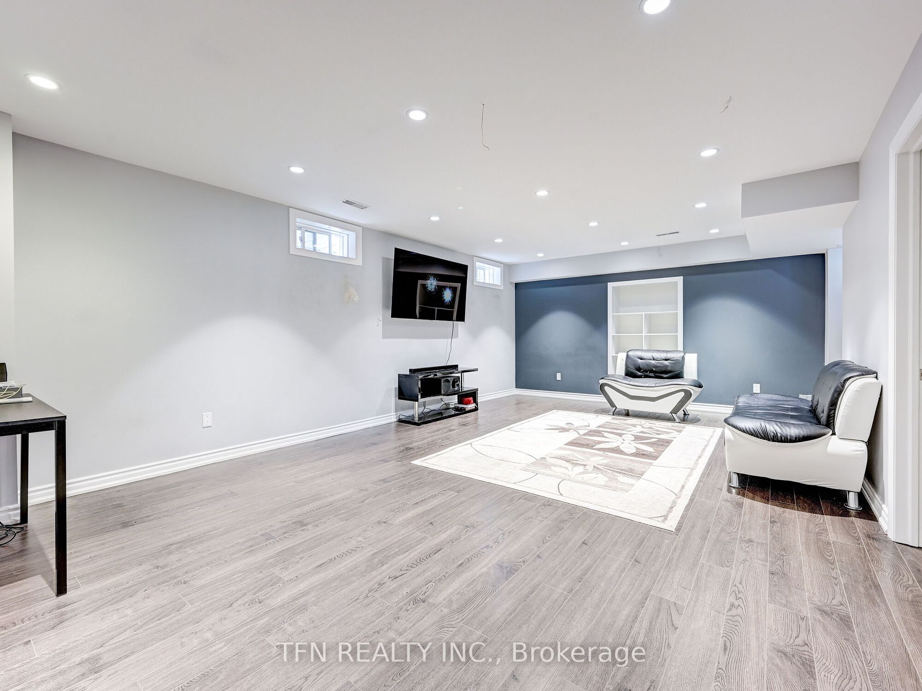 42 Corwin Dr