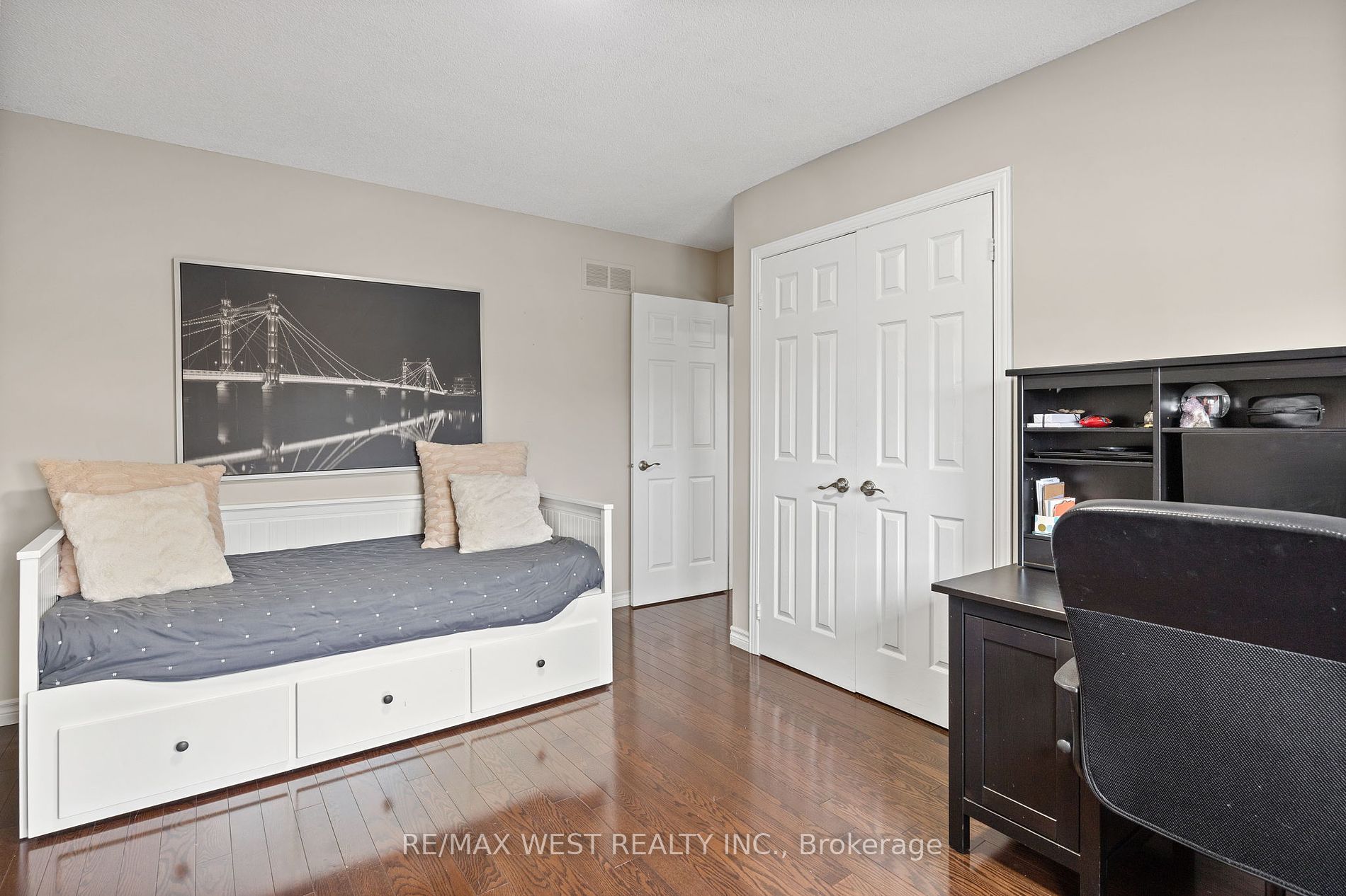 207 Greenock Dr