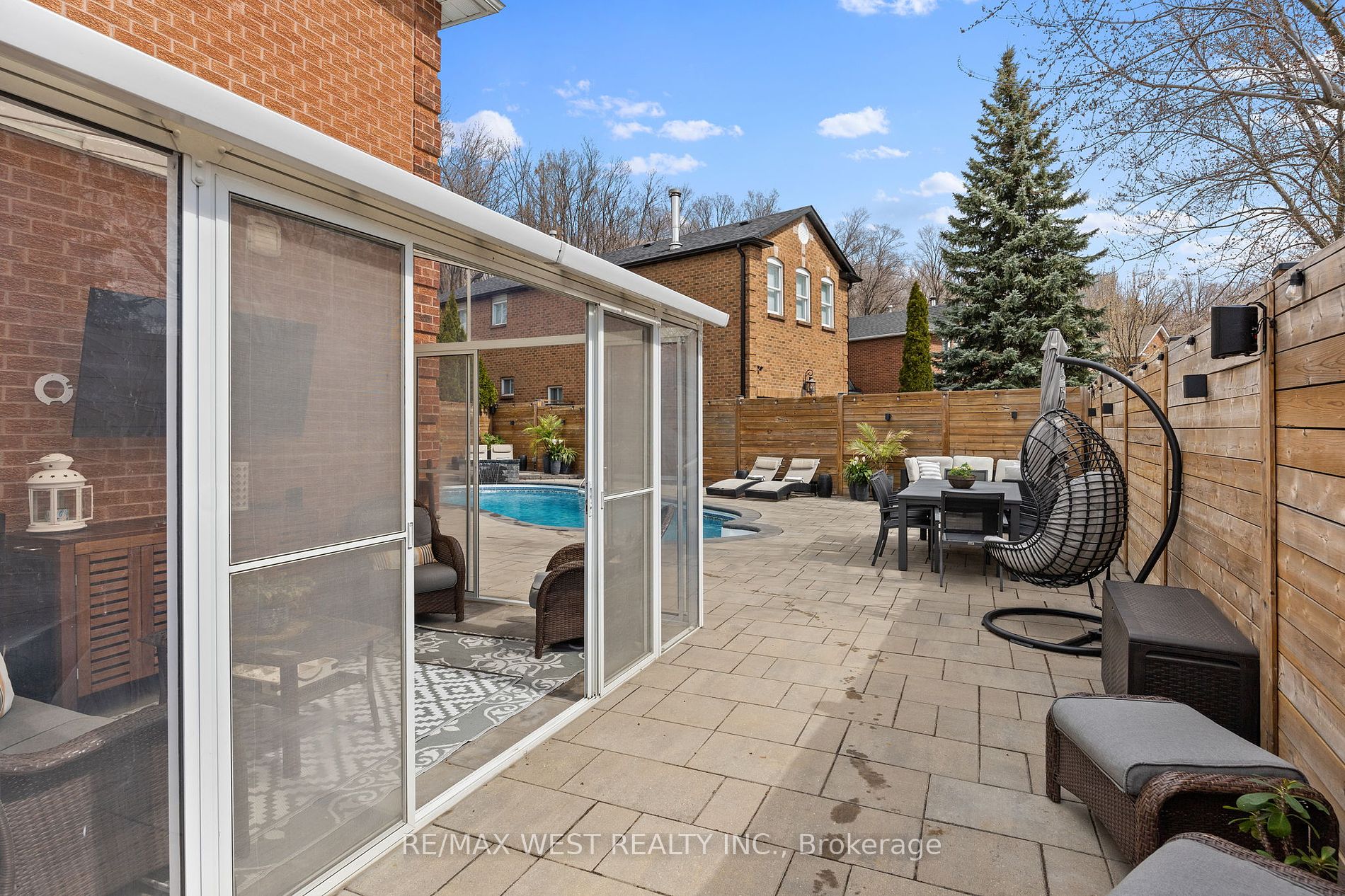 207 Greenock Dr