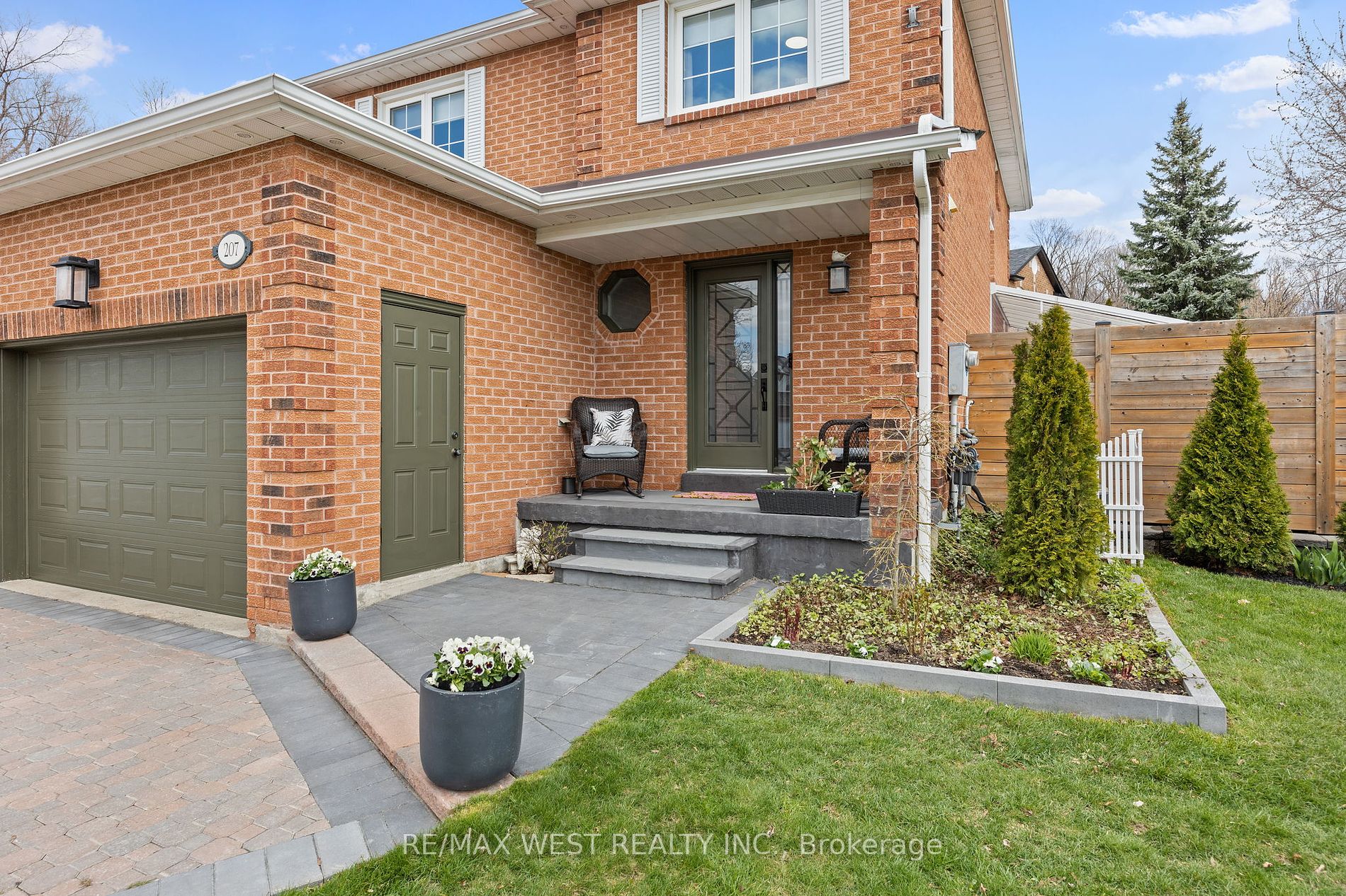 207 Greenock Dr