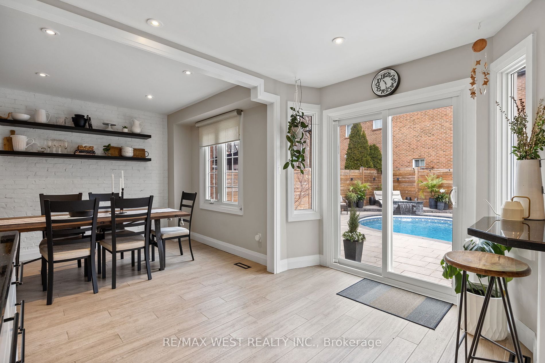 207 Greenock Dr