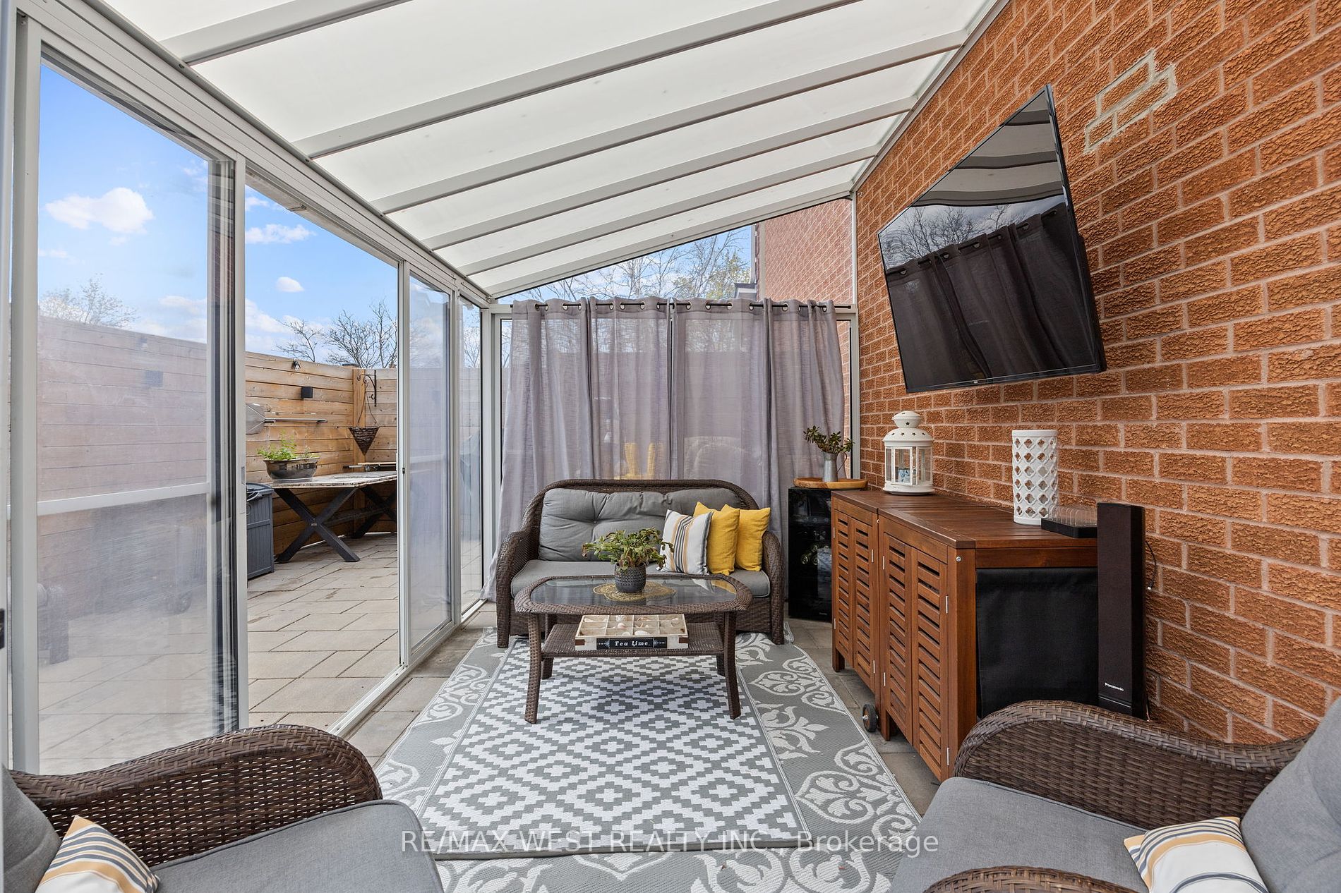 207 Greenock Dr