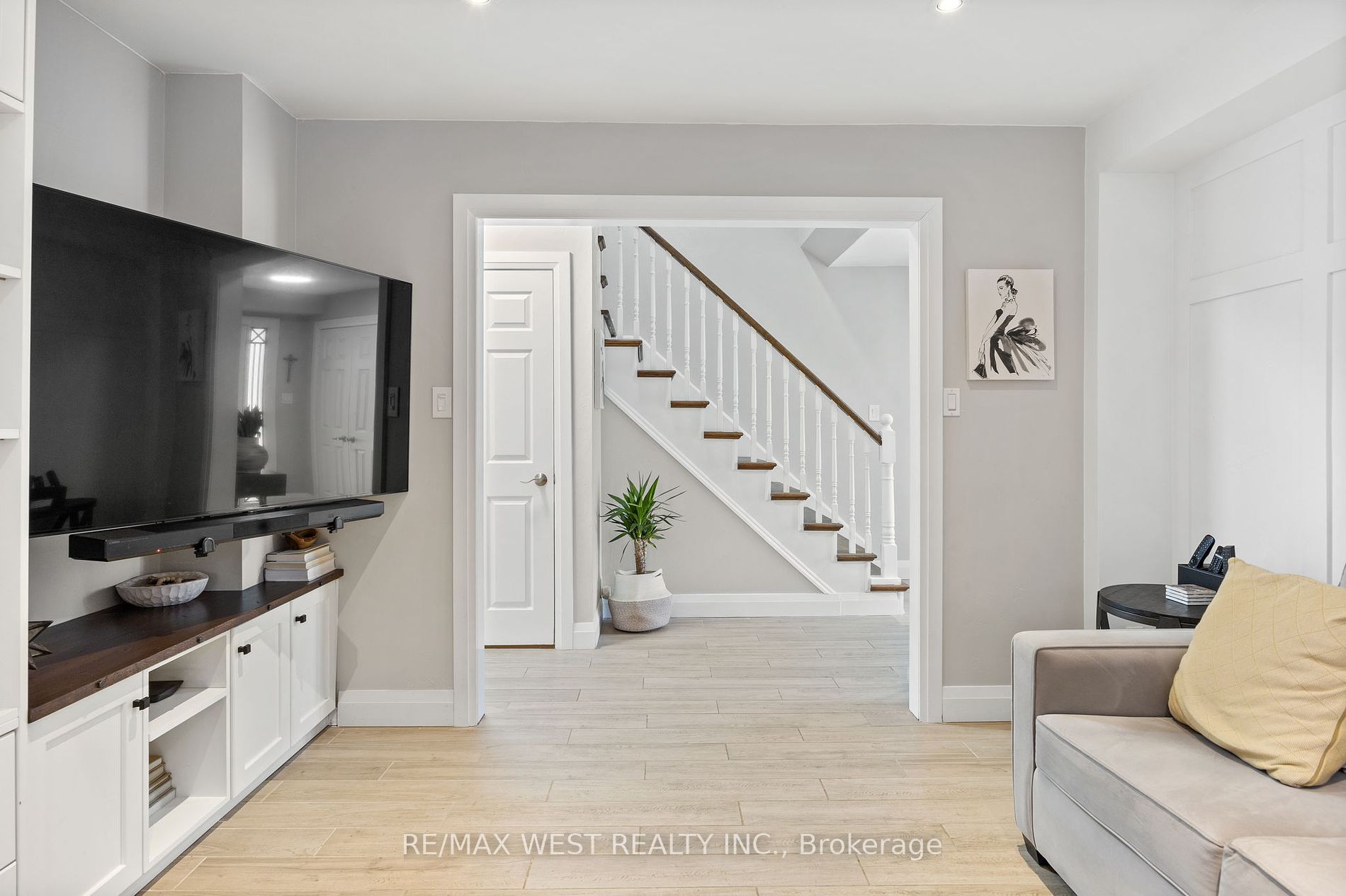 207 Greenock Dr