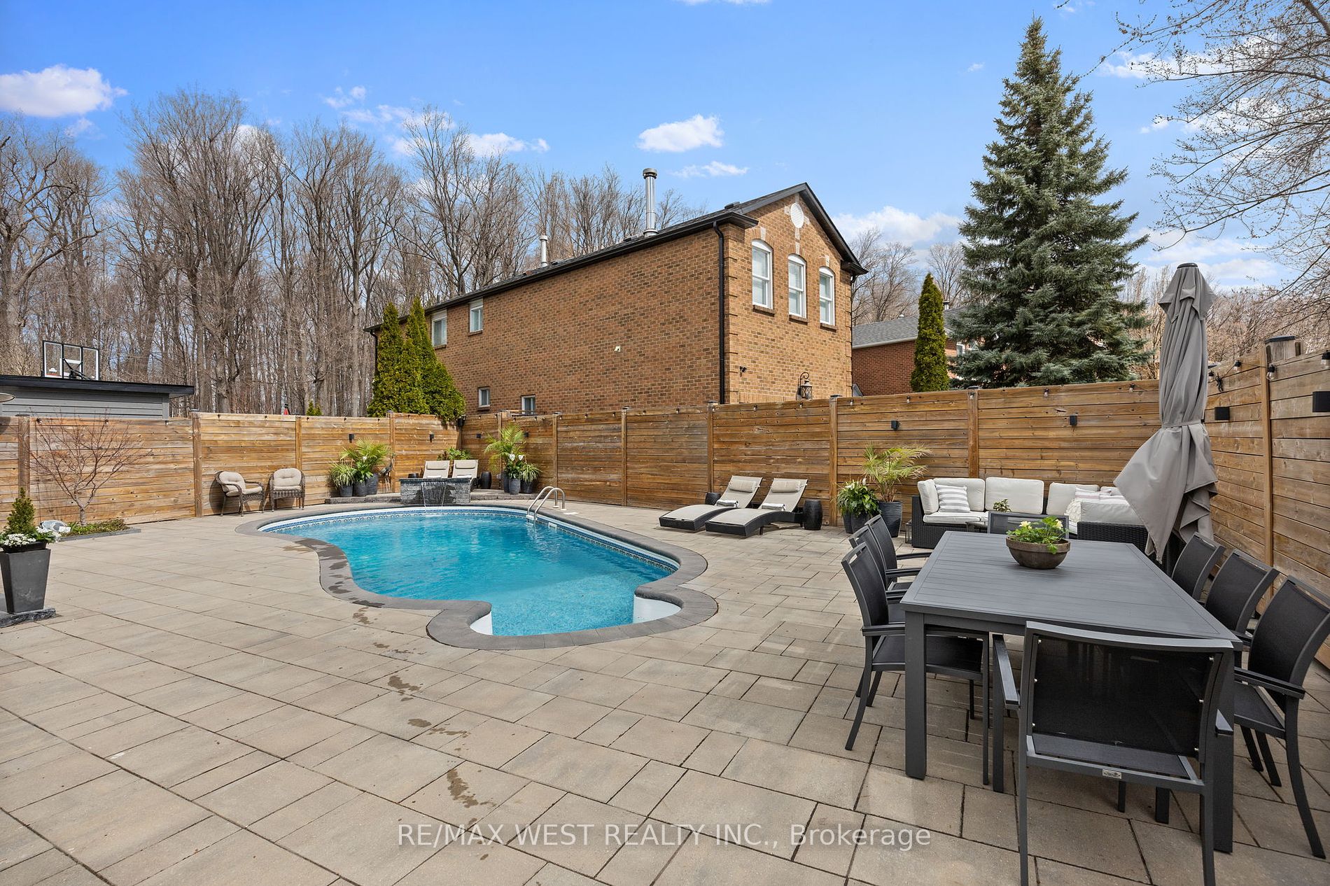 207 Greenock Dr