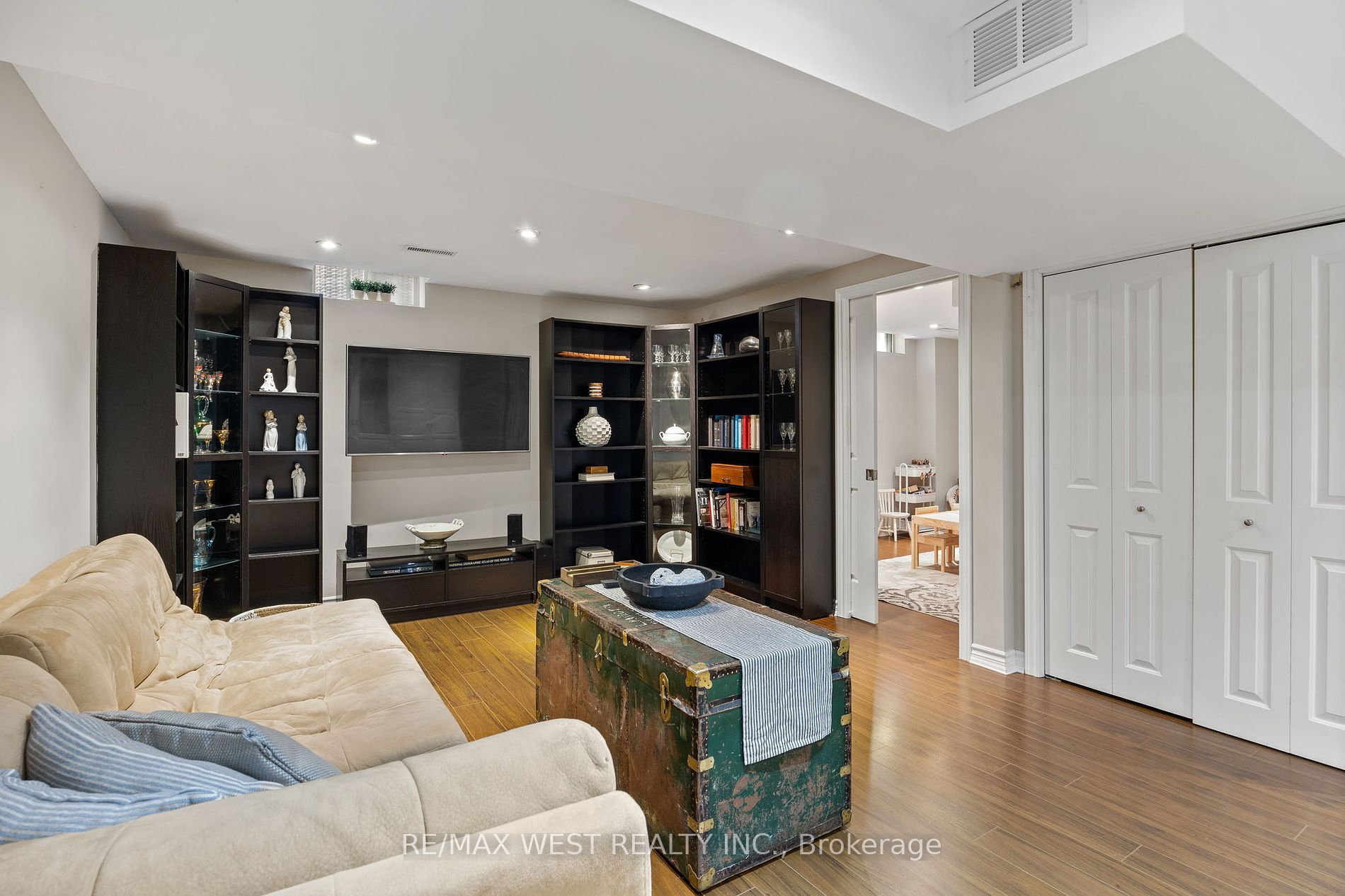 207 Greenock Dr