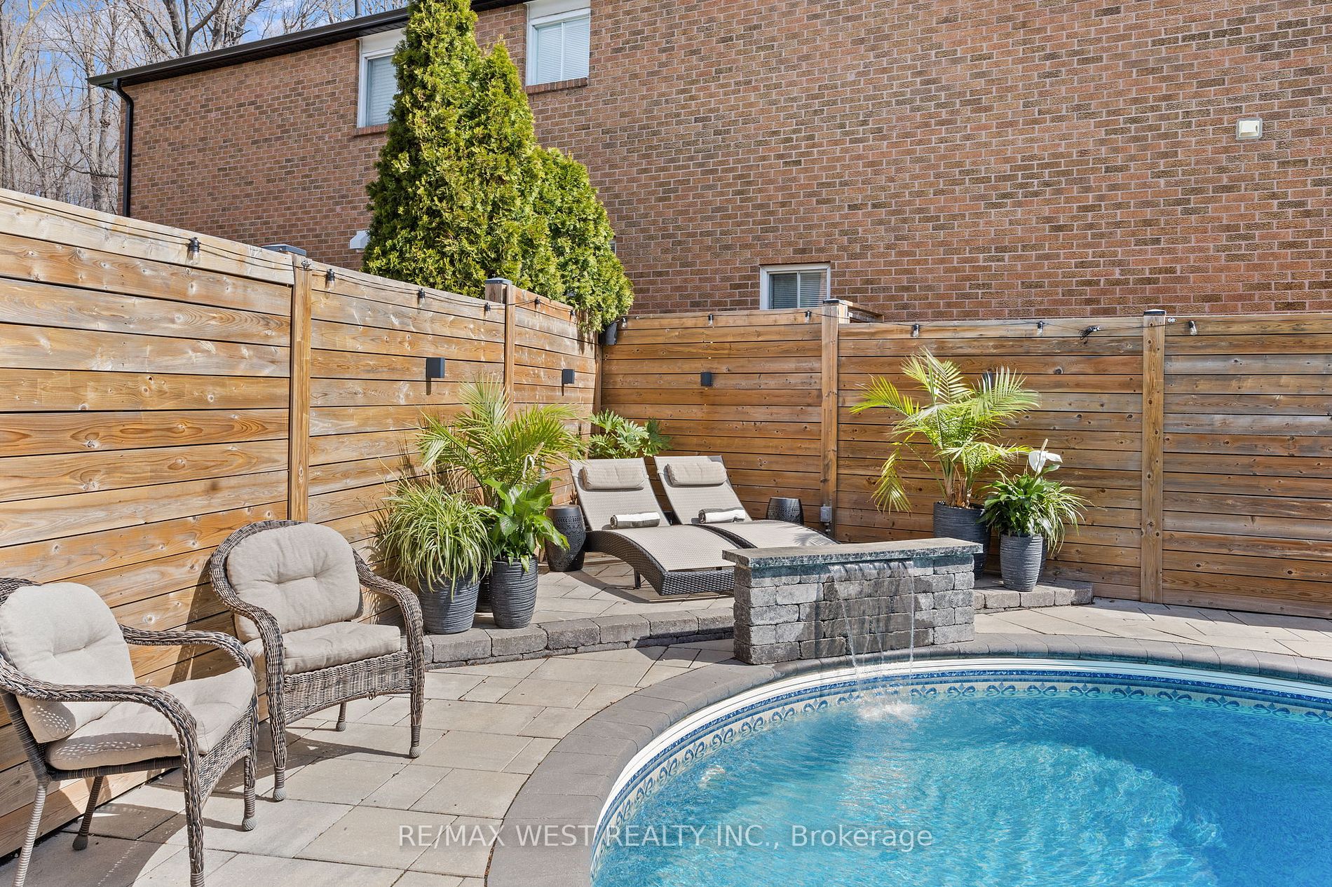 207 Greenock Dr