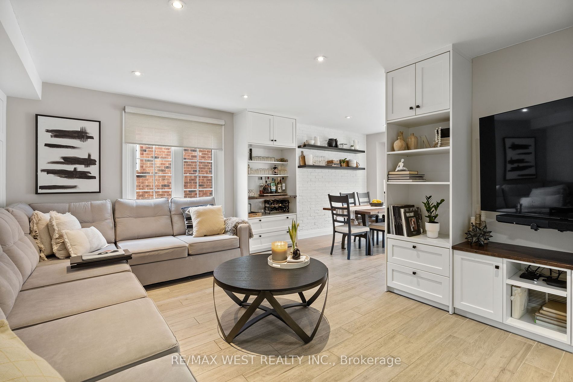 207 Greenock Dr