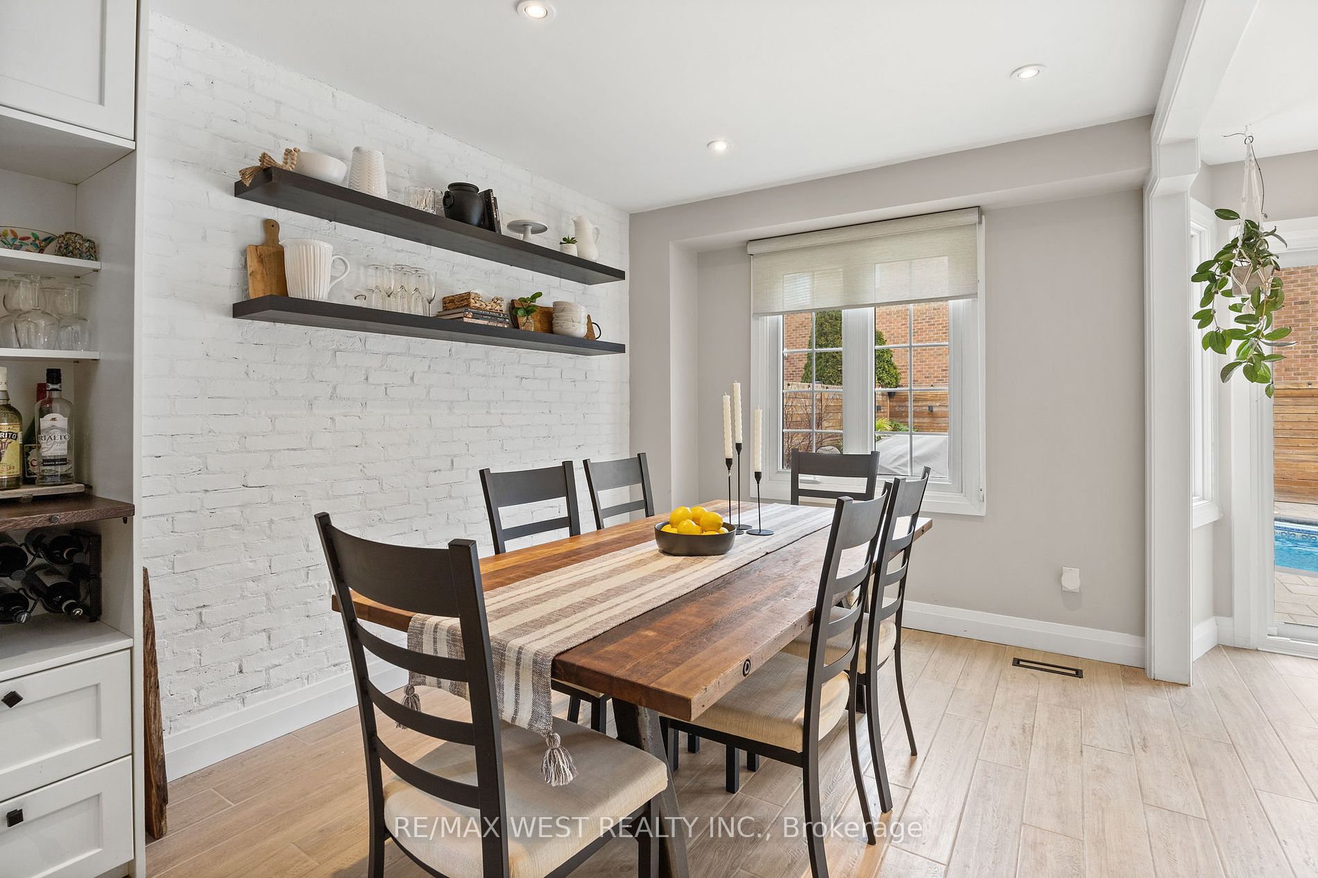 207 Greenock Dr