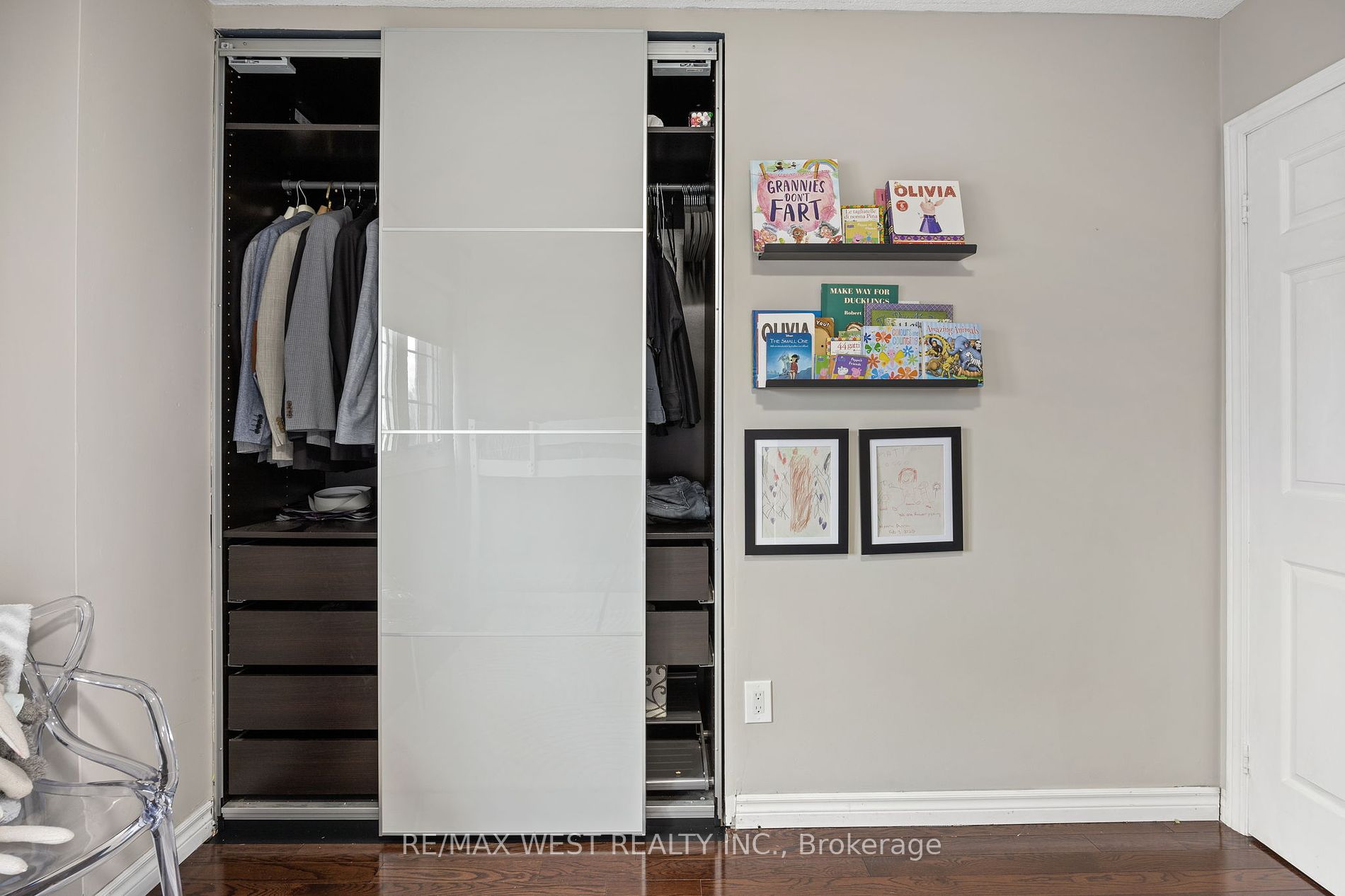 207 Greenock Dr