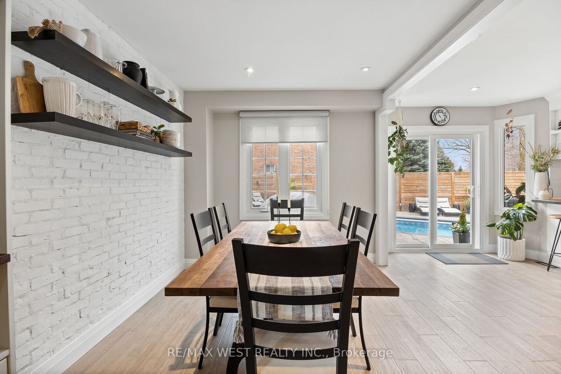 207 Greenock Dr
