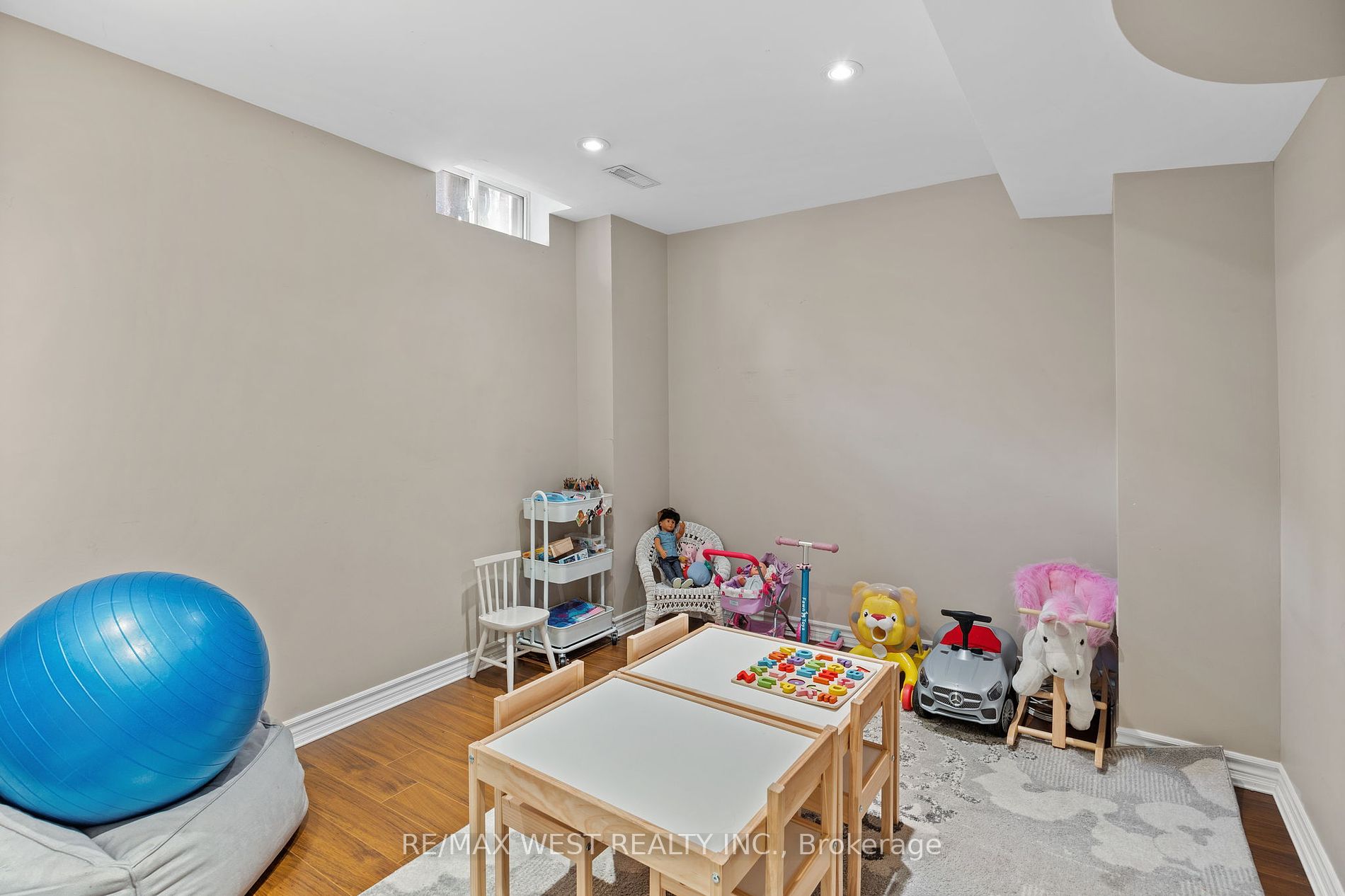 207 Greenock Dr
