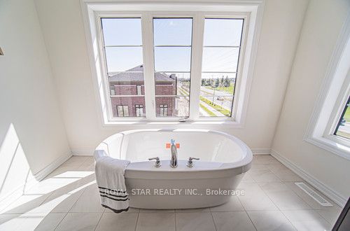 72 Weslock Cres