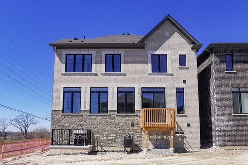 72 Weslock Cres